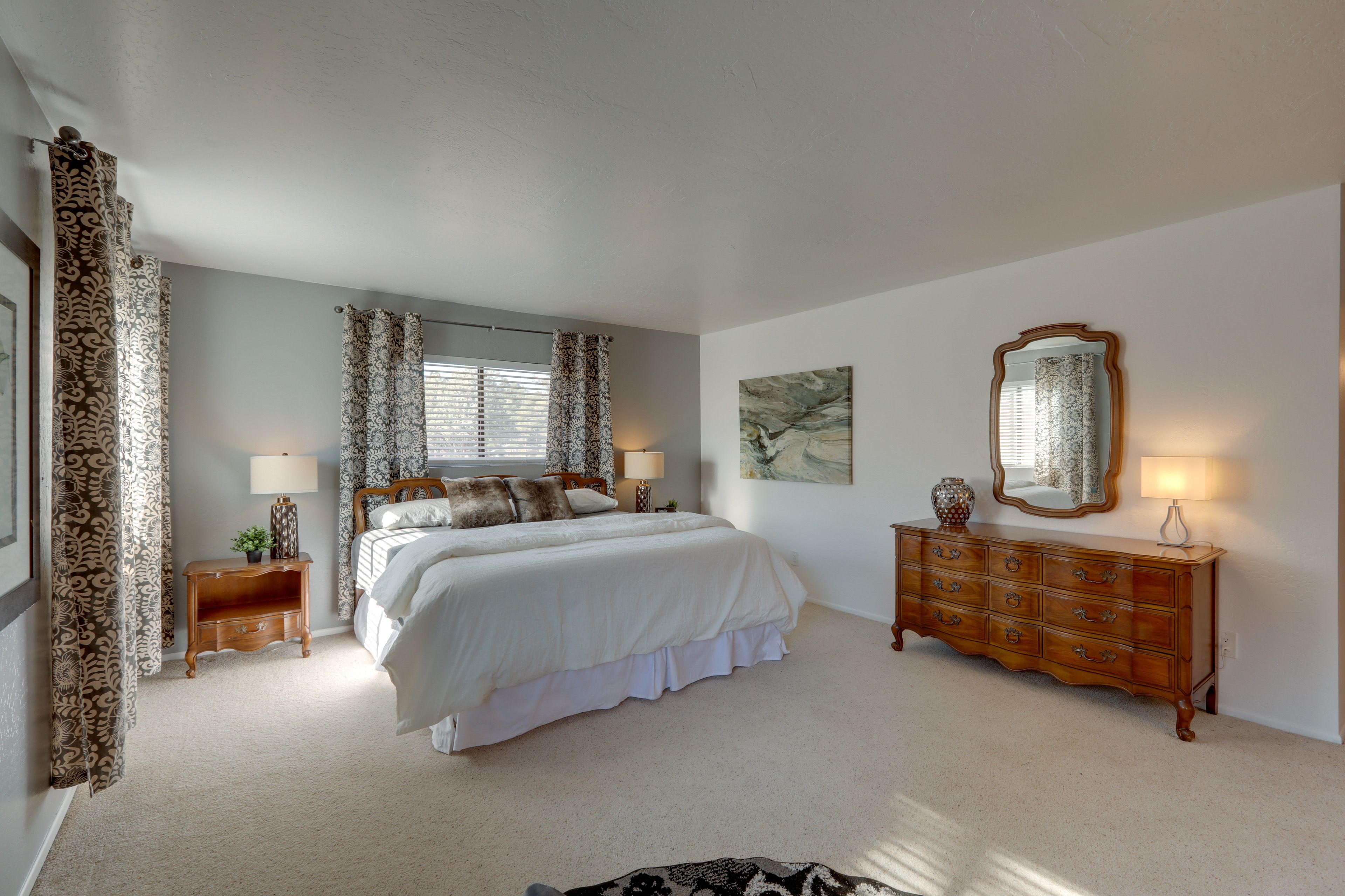 Bedroom 1 | King Bed