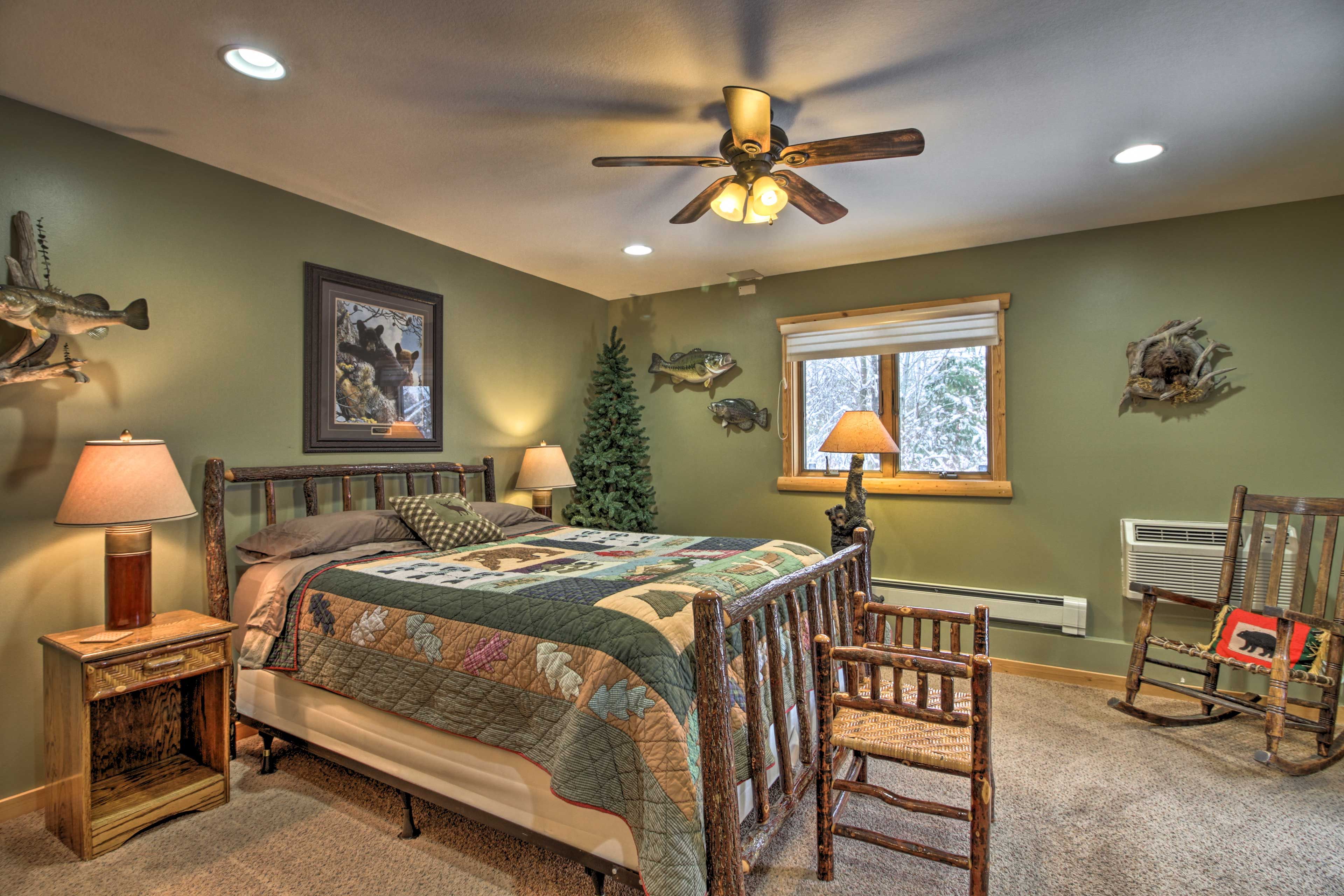 Bedroom 3 | Queen Bed