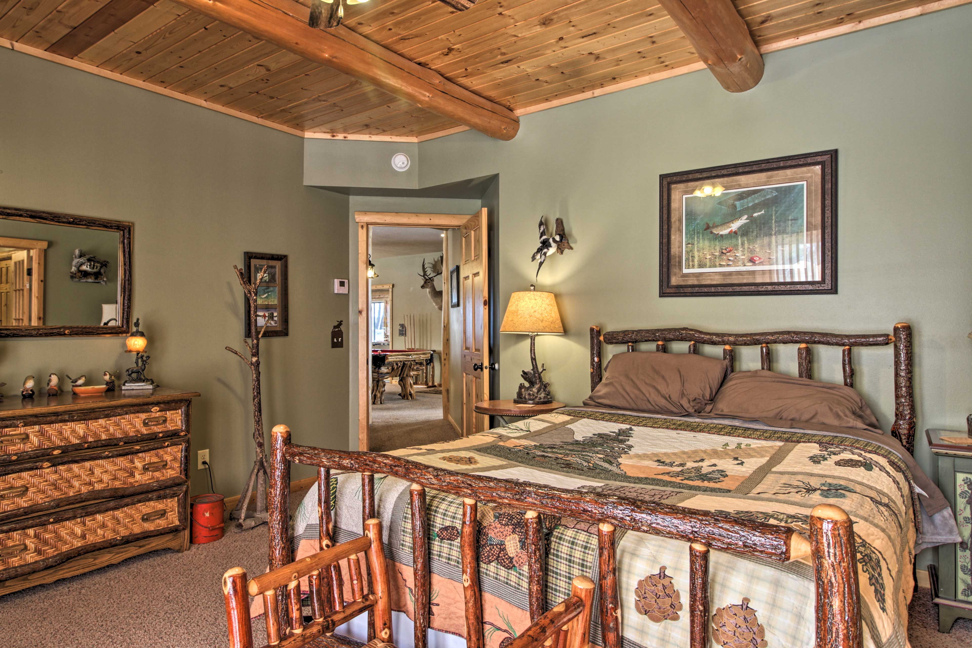 Bedroom 3 | Queen Bed