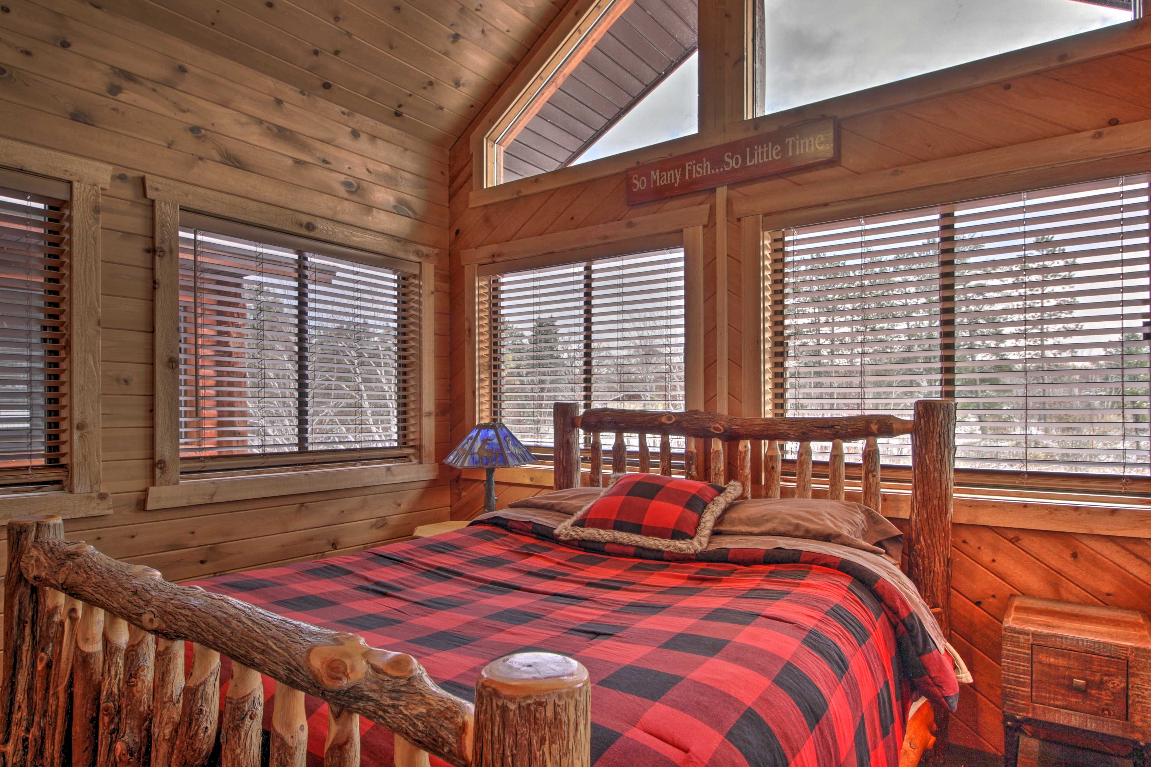 Bedroom 7 | Queen Bed