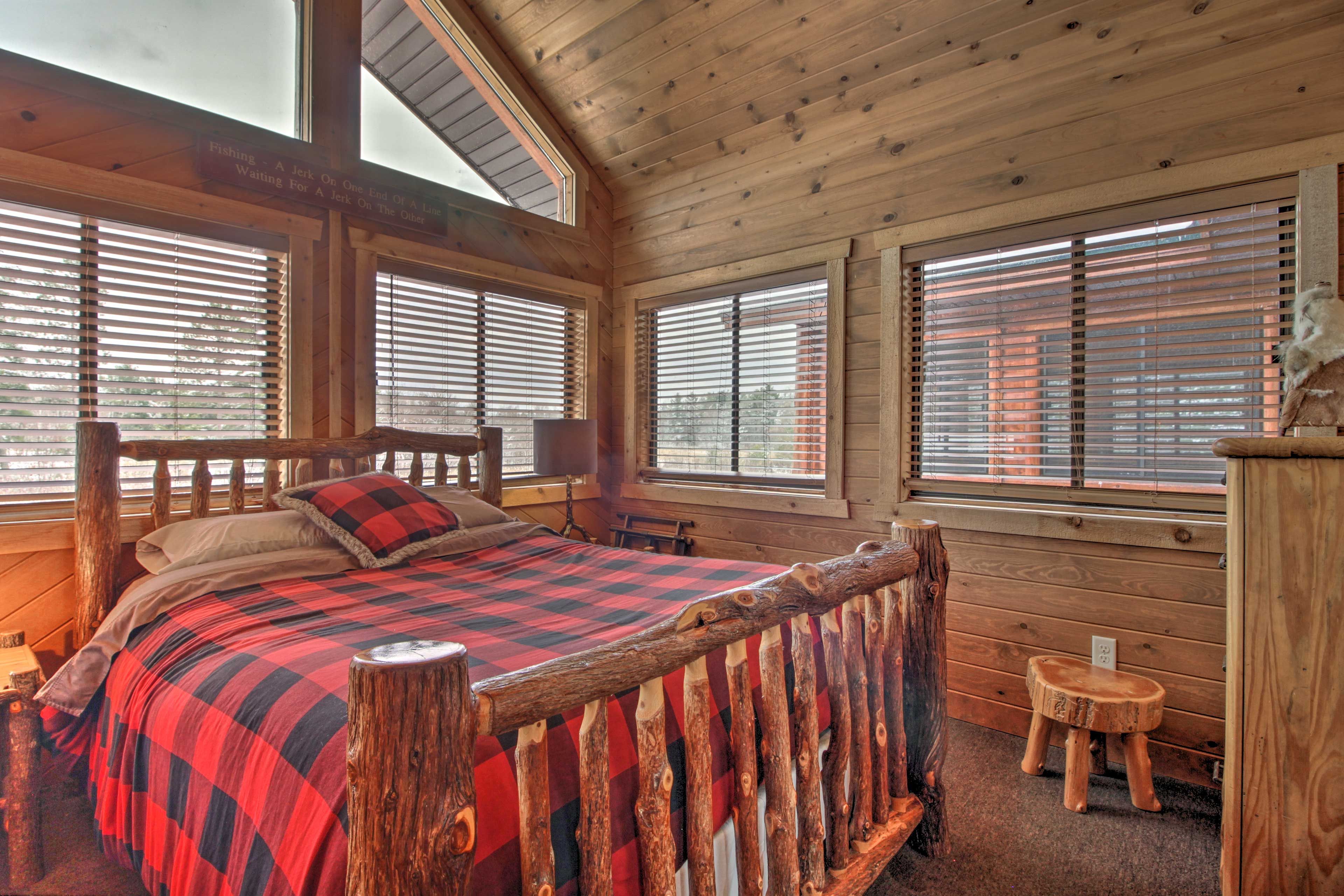 Bedroom 8 | Queen Bed