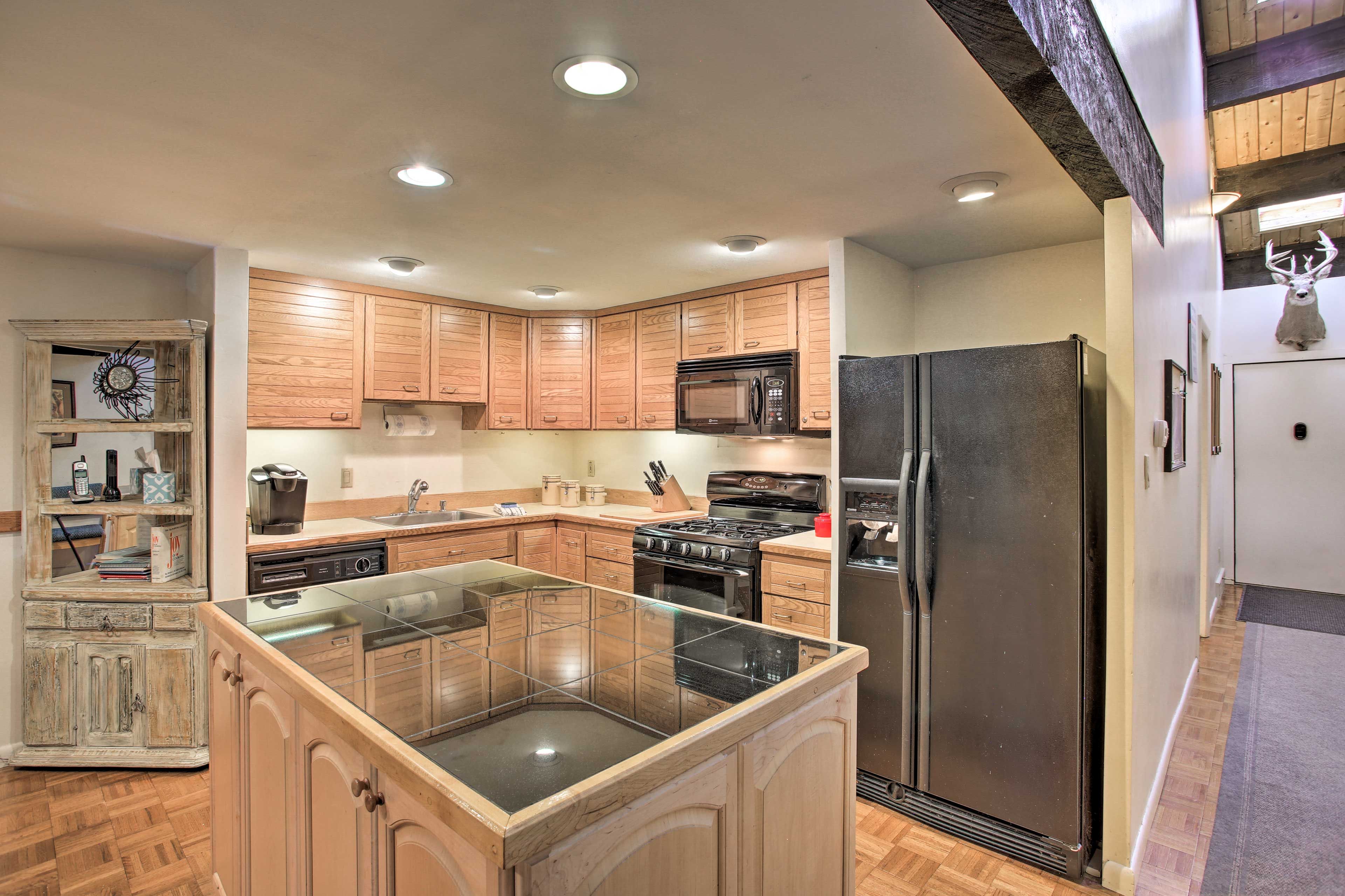 Kitchen | Toaster | Trash Bags & Paper Towels