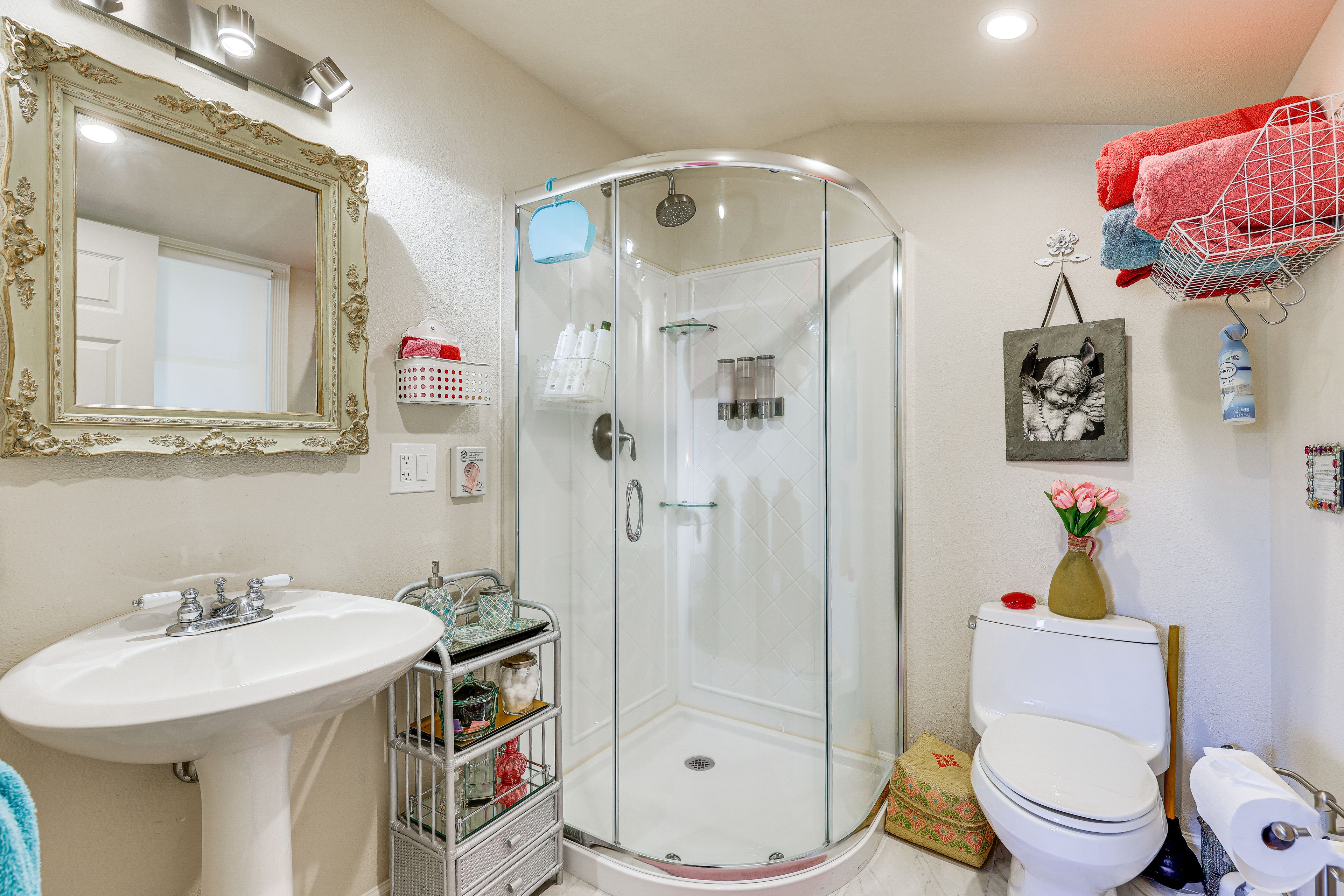 En-Suite Bathroom | Linens & Towels | Hair Dryer