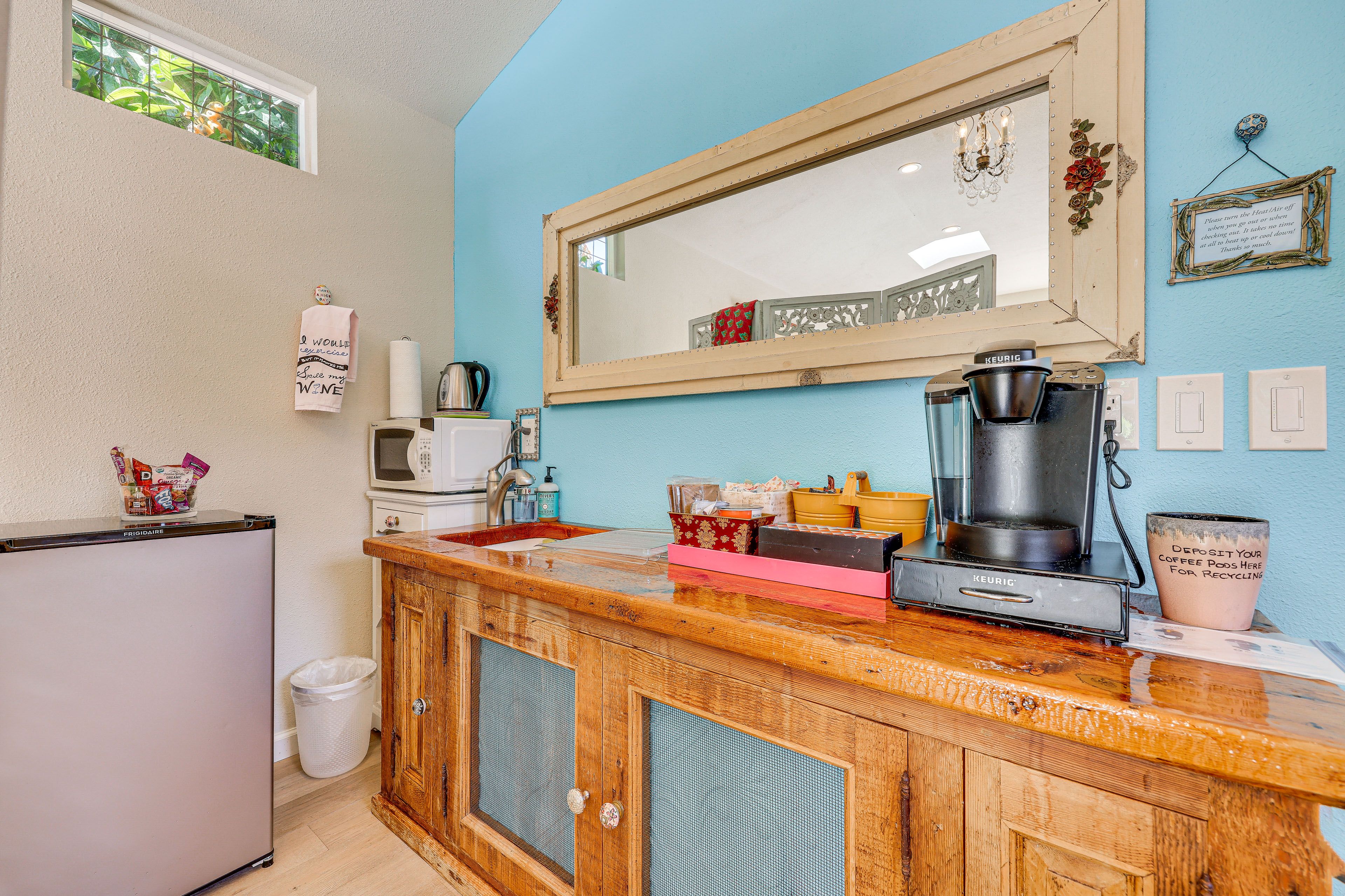 Kitchenette | Toaster | Coffee Maker | Trash Bags & Paper Towels