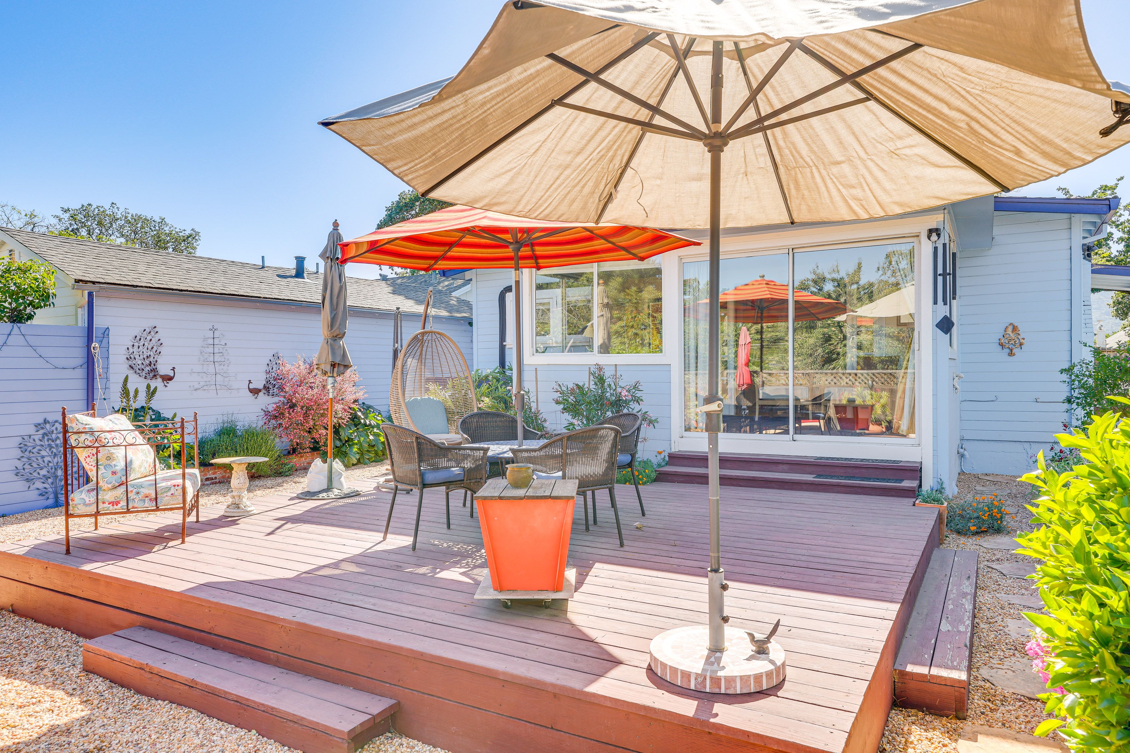 Backyard | Private Deck | Outdoor Dining Area