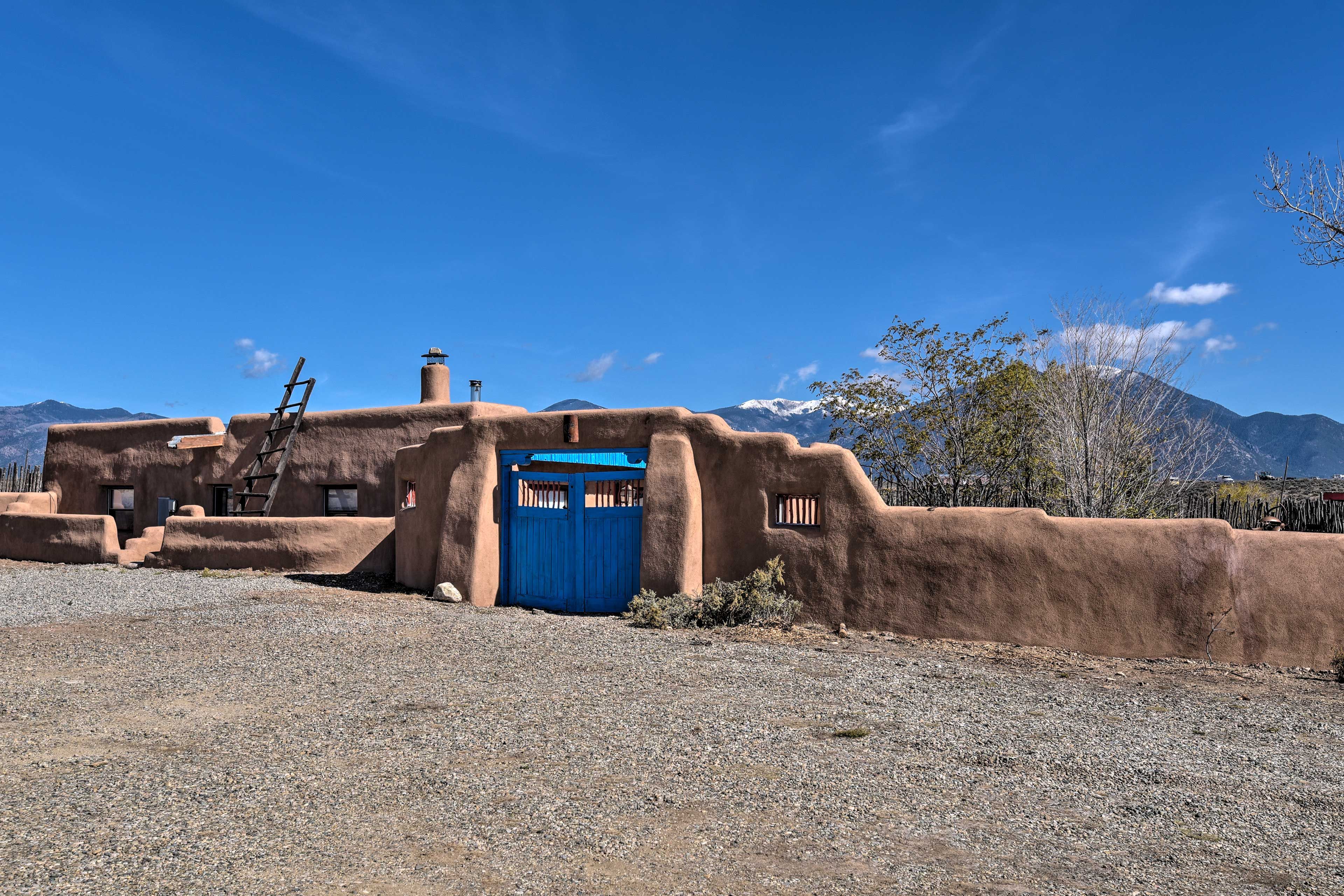Home Exterior | Keyless Entry | 6 Mi to Downtown Taos Historic District
