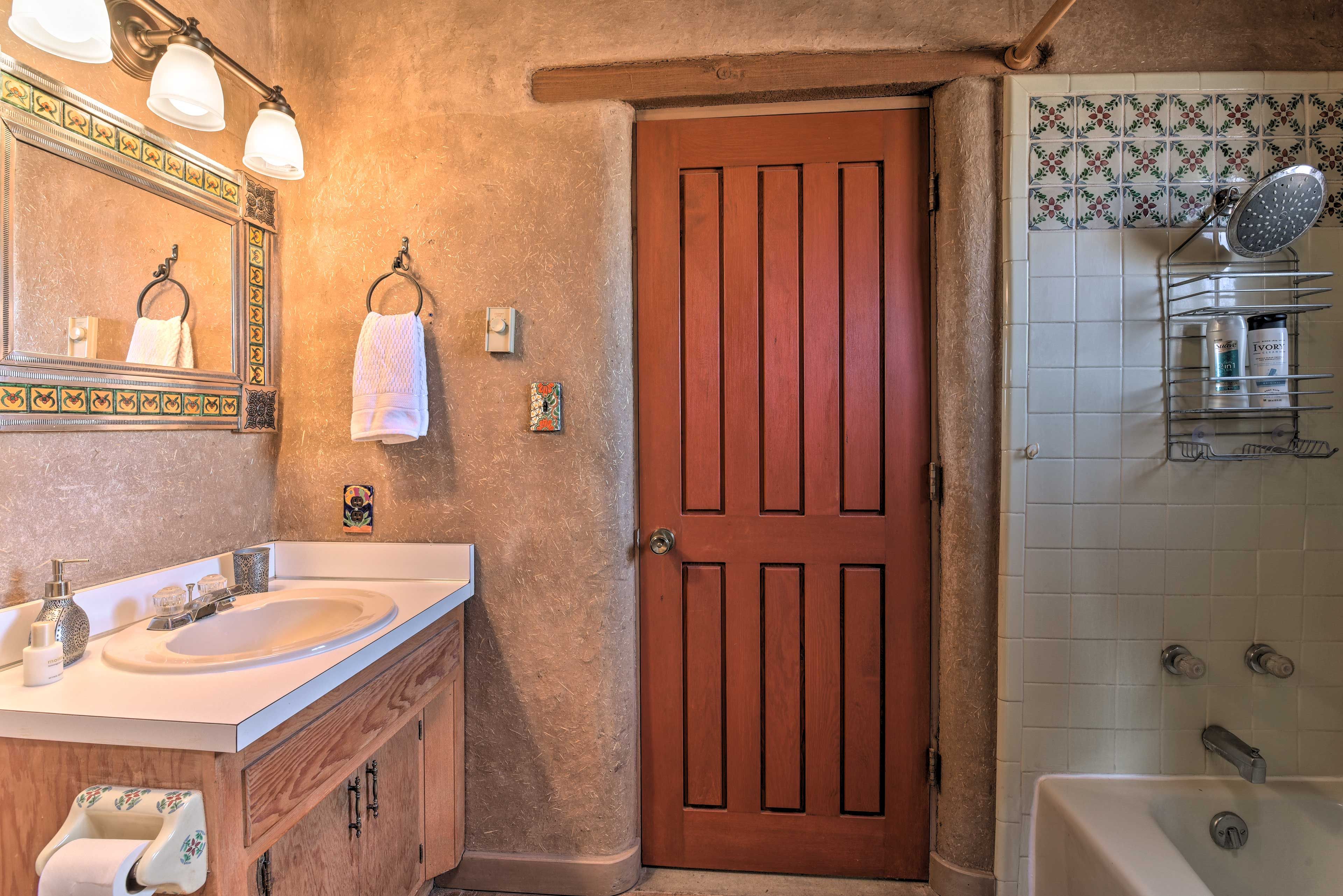 Full Bathroom | Shower/Tub Combo | In-Unit Laundry