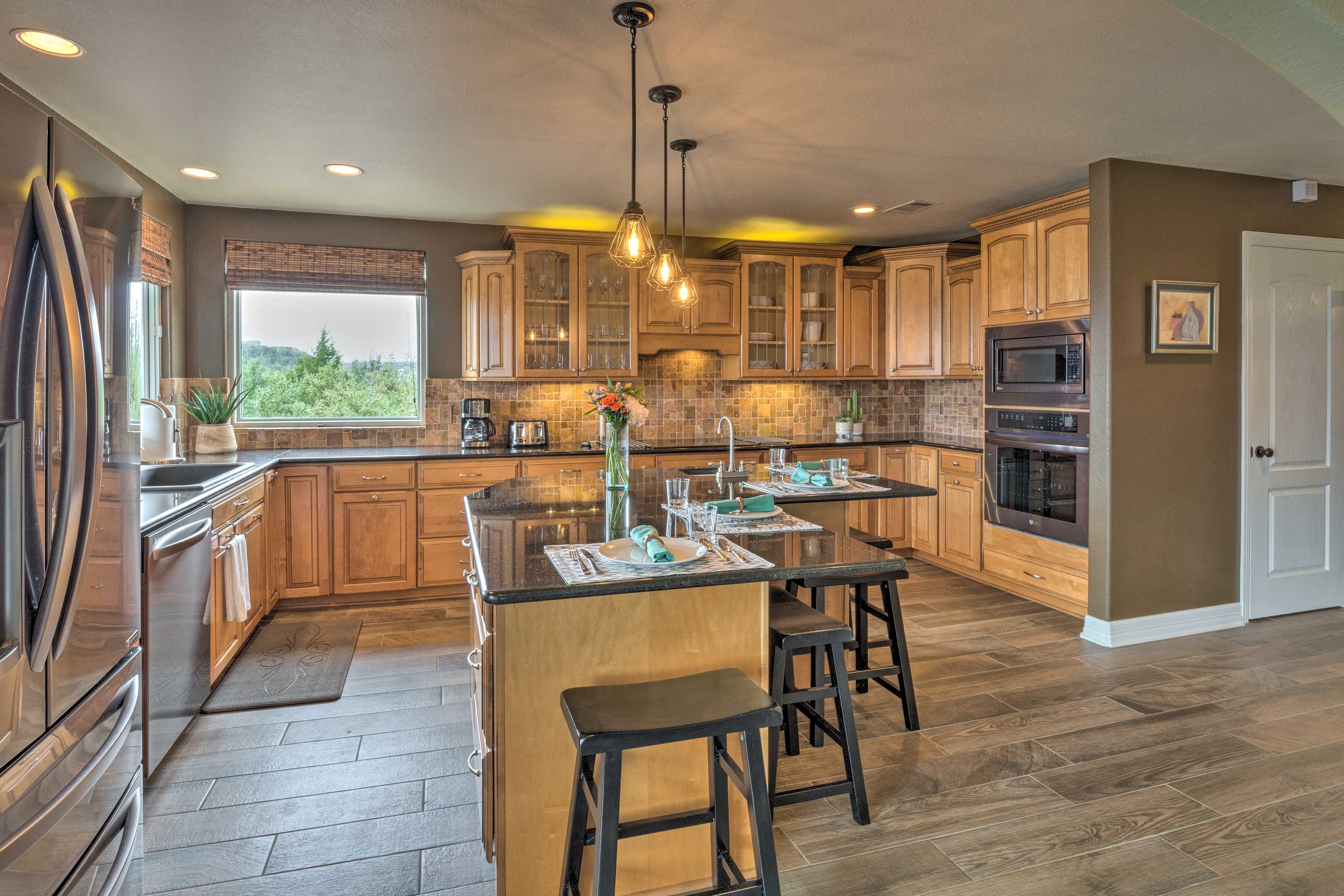 Kitchen | Toaster | Trash Bags & Paper Towels