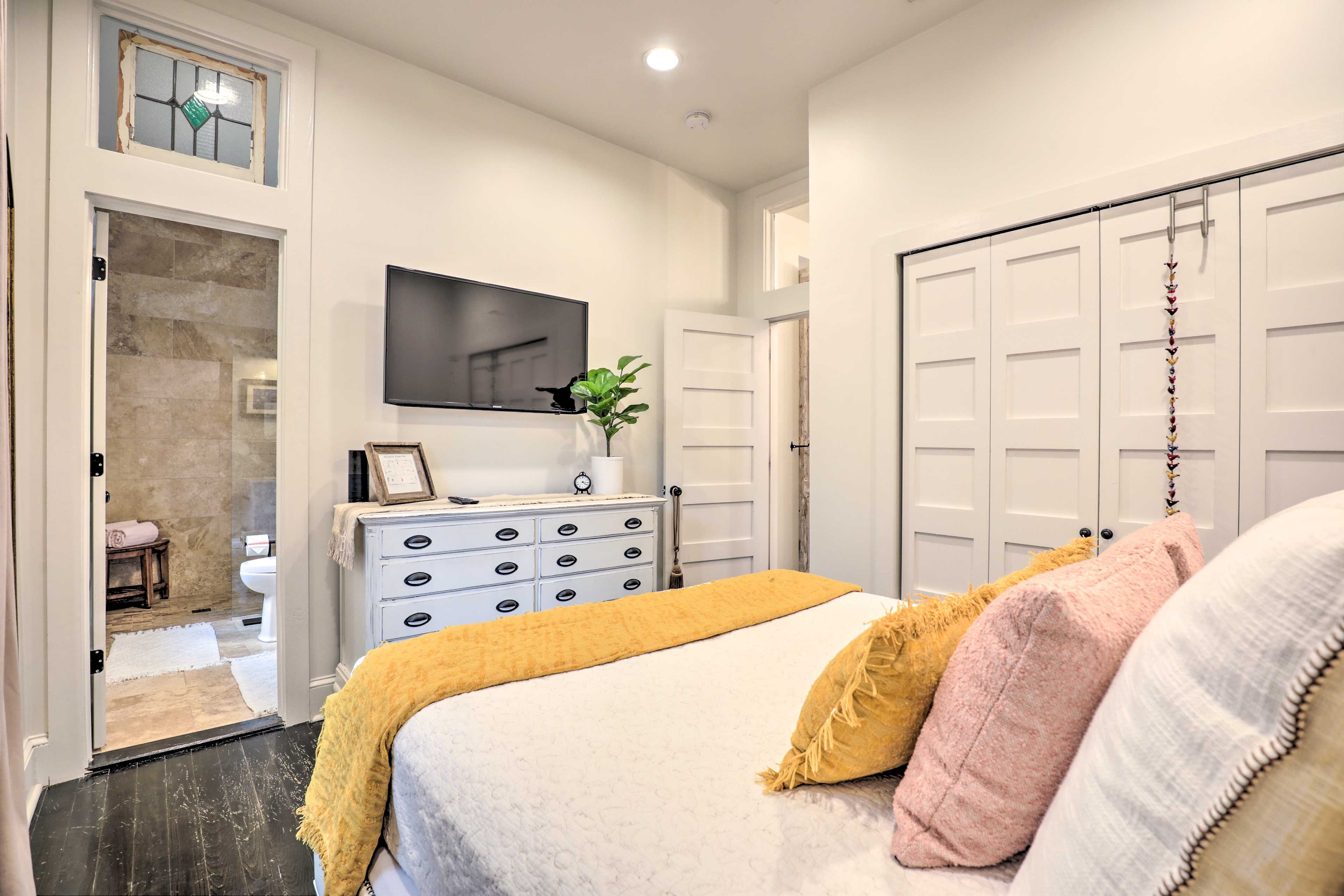Bedroom 1 | Smart TV