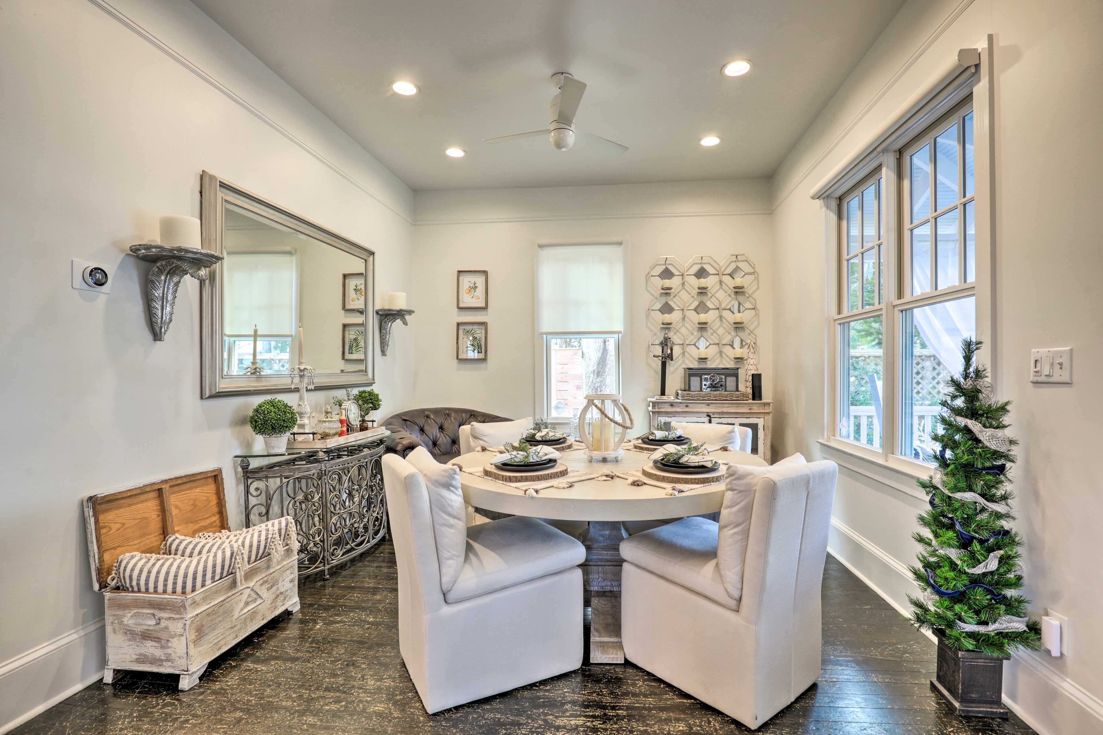 Dining Room | 4-Person Dining Table