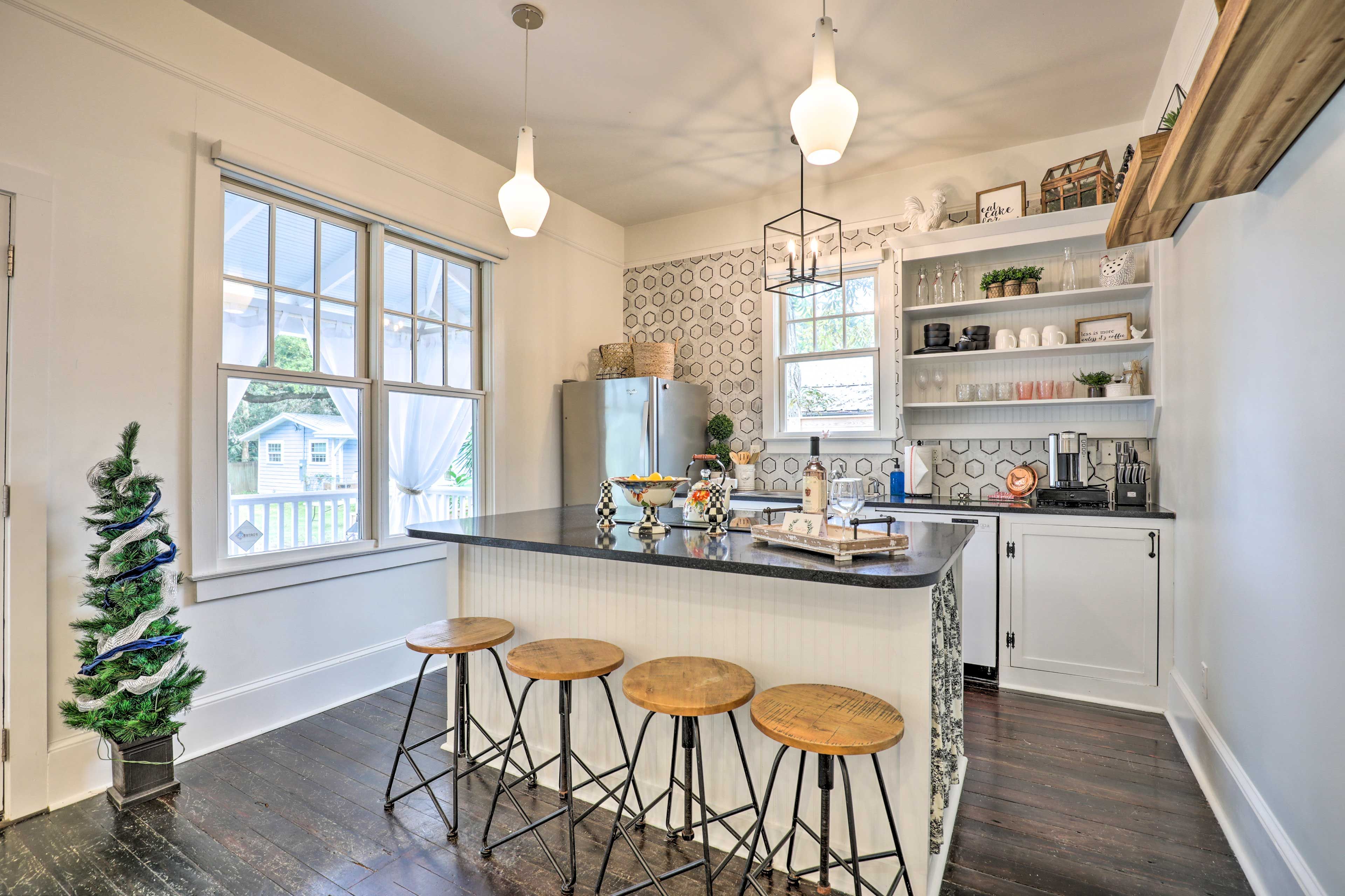 Kitchen | Fully Equipped w/ Cooking Basics