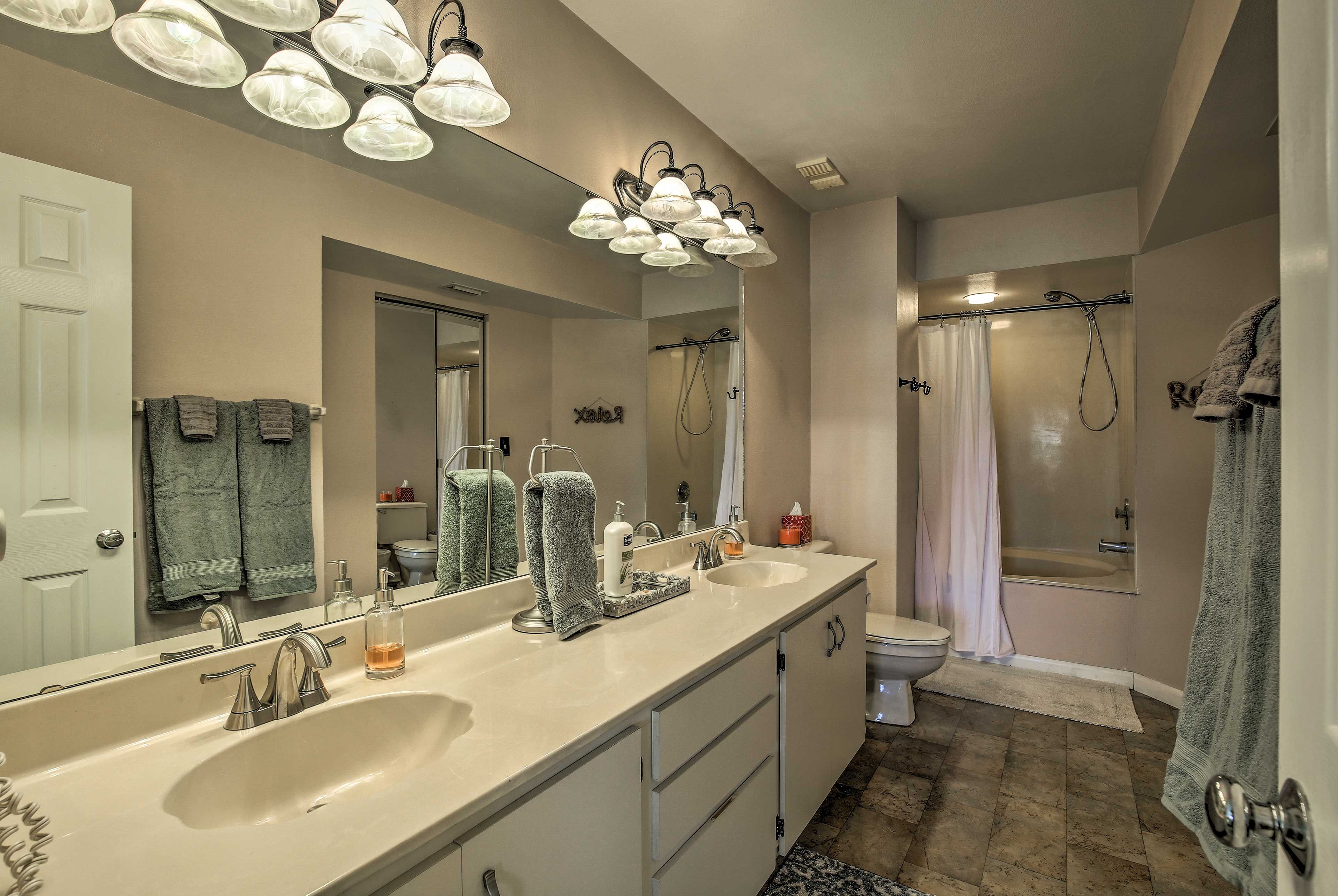 Full Bathroom | Towels & Linens Provided