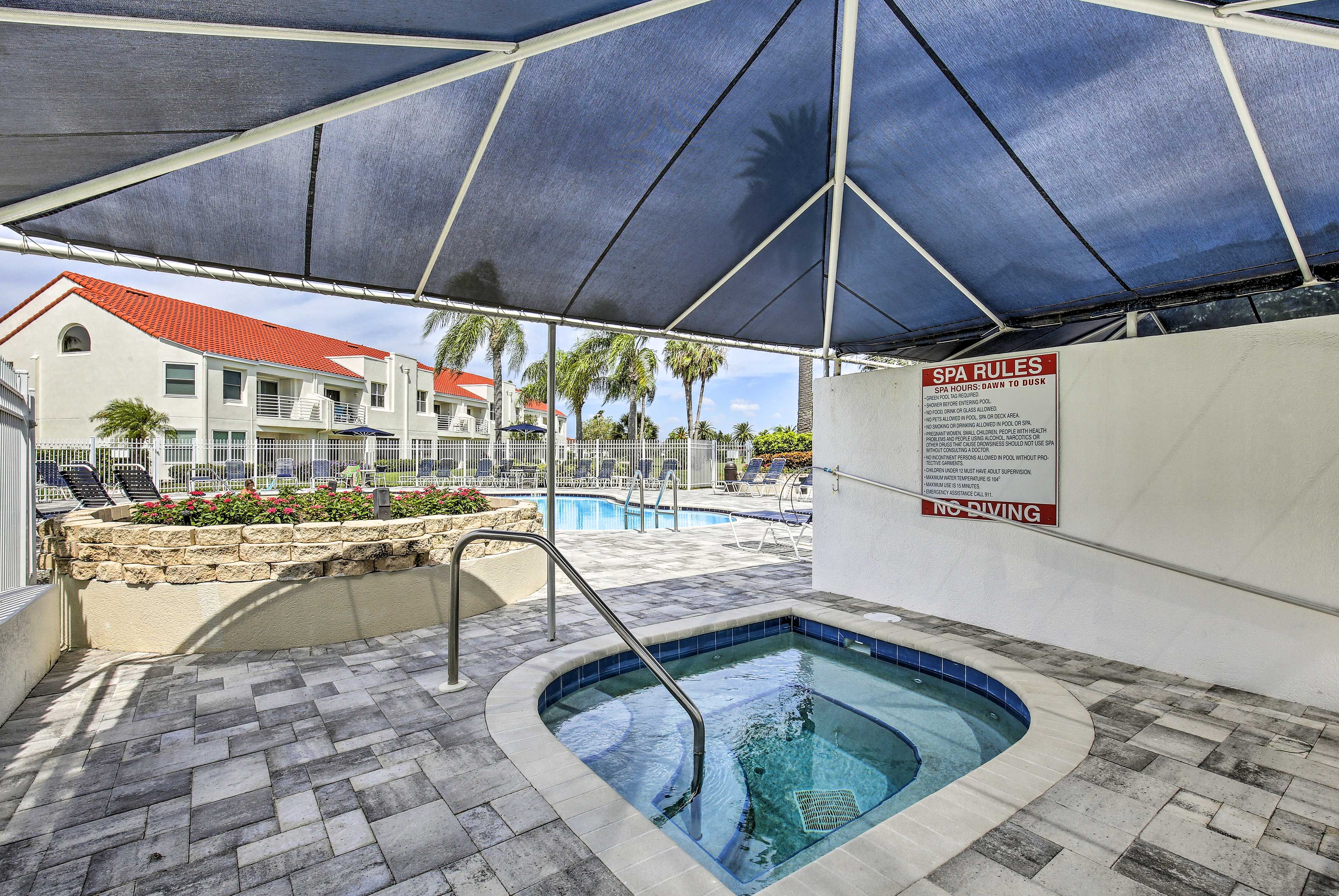 Community Amenities | Heated Pool | Hot Tub | Golf Course