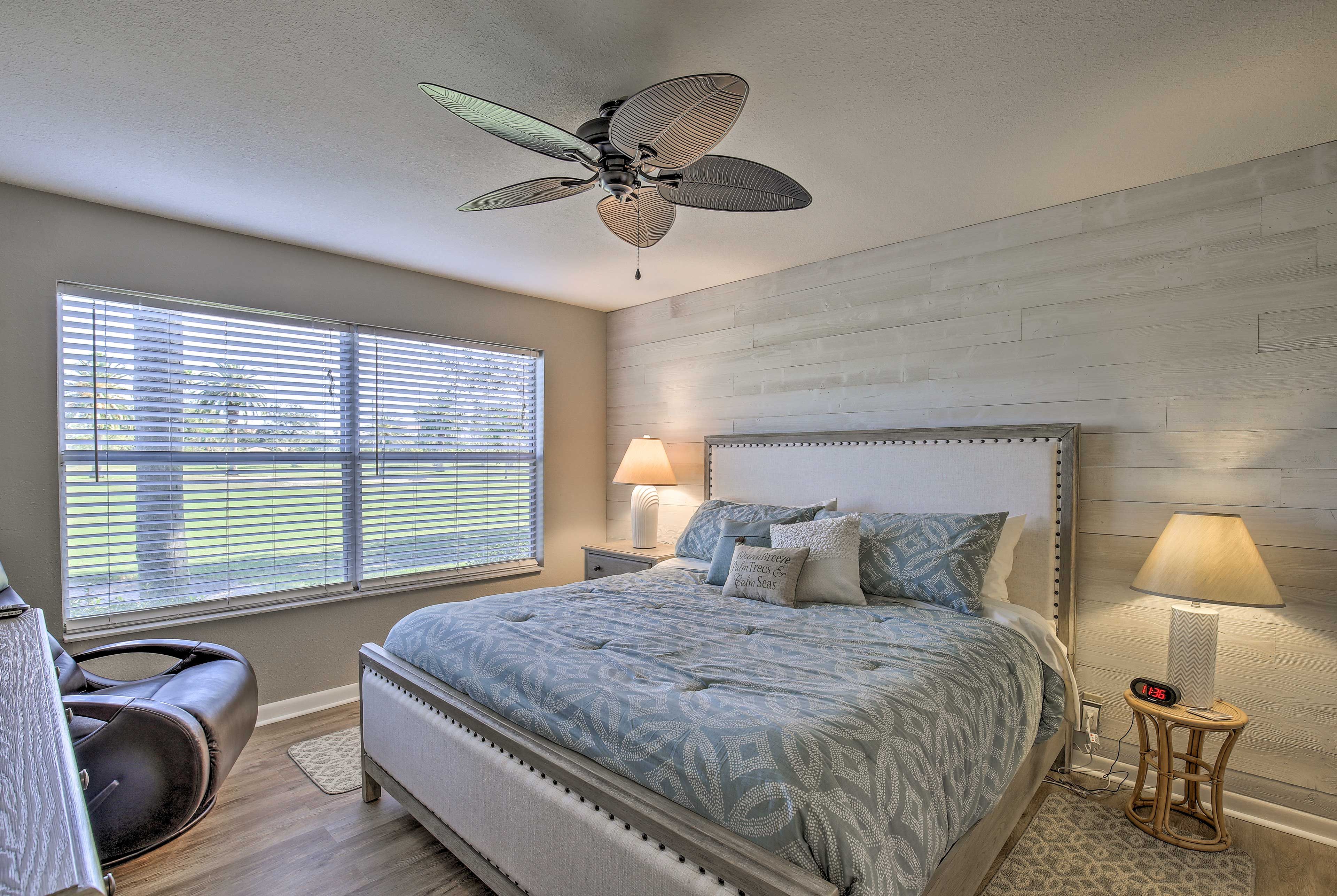 Bedroom 1 | King Bed