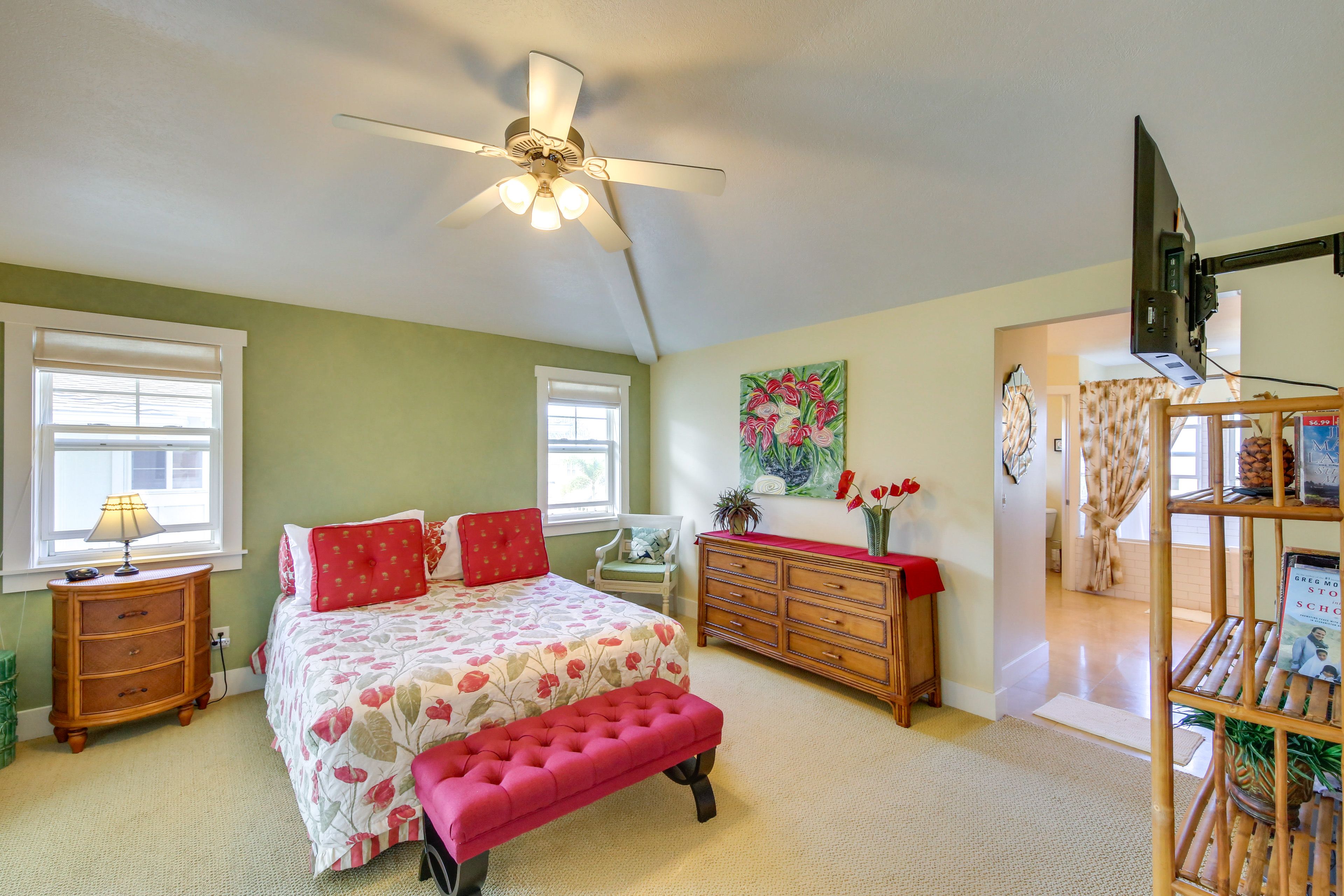 Bedroom 1 | Queen Bed