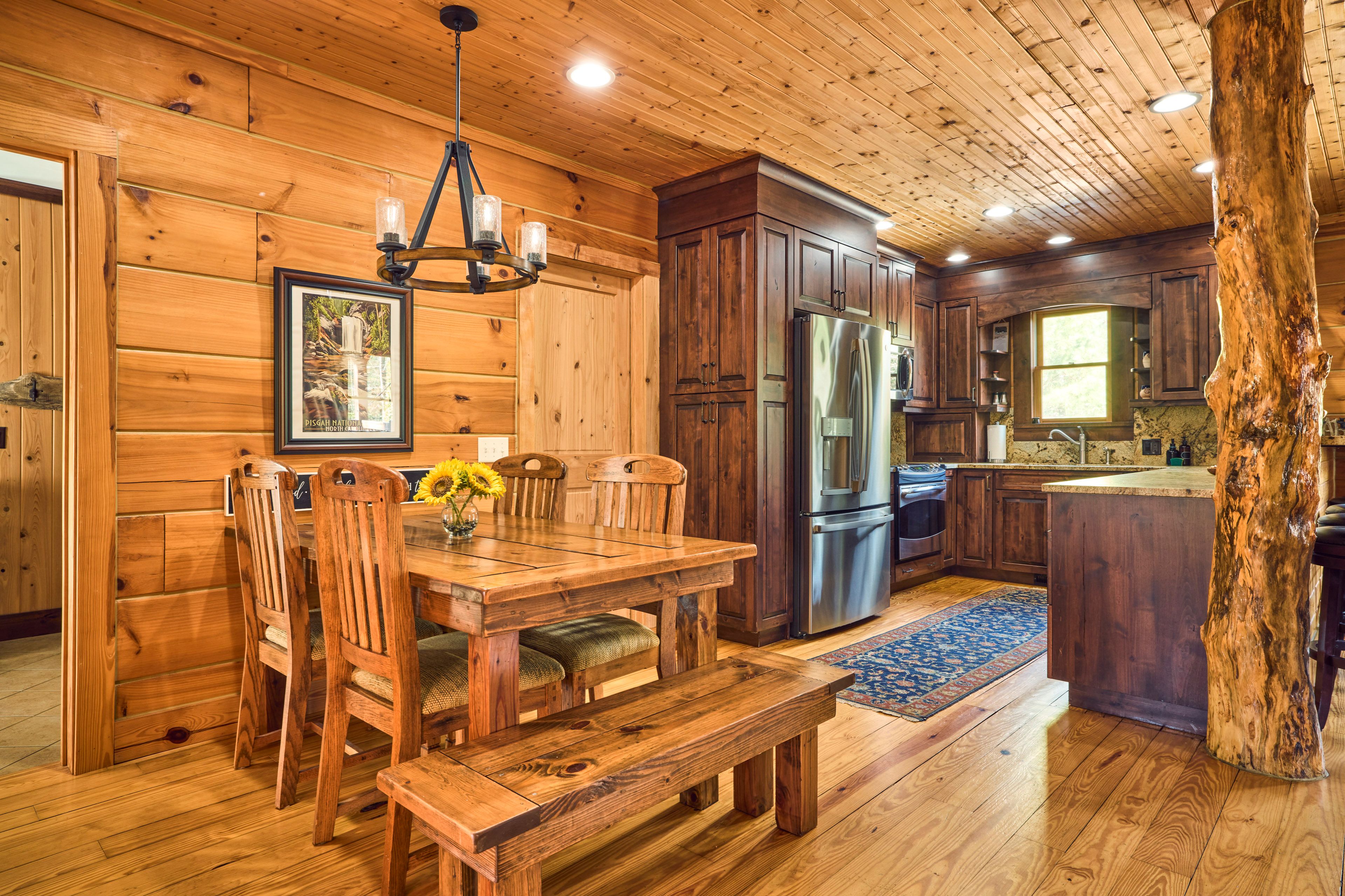 Dining Area | Dishware/Flatware Provided