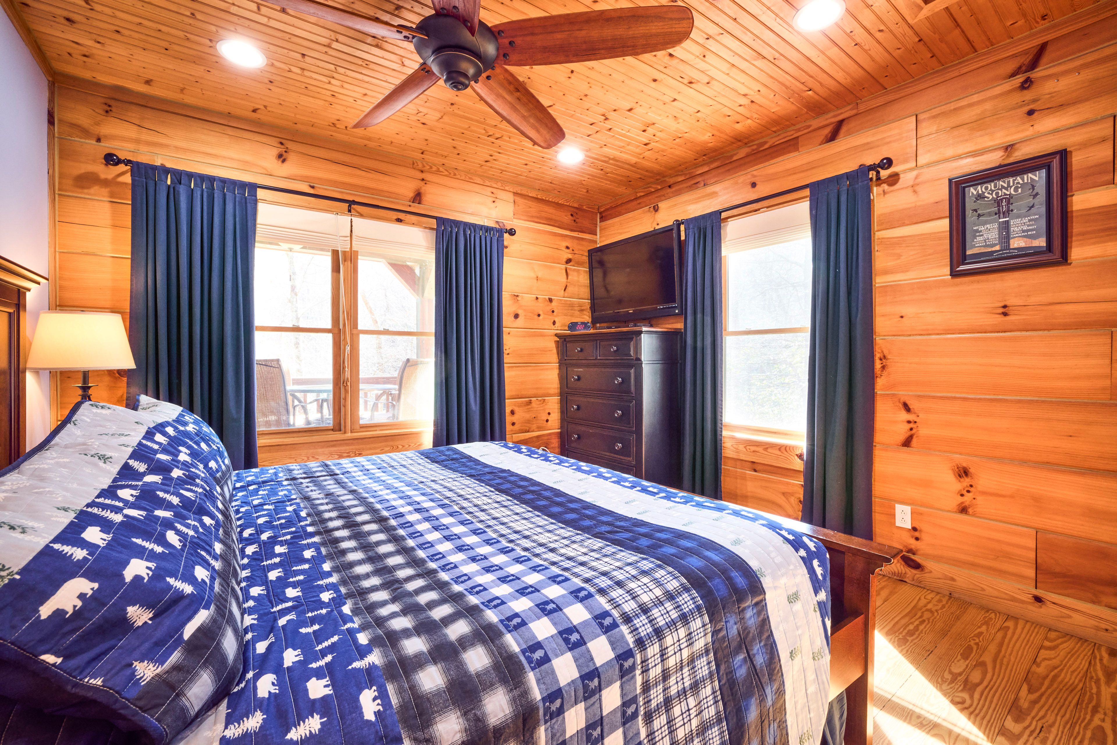 Bedroom 1 | King Bed | Linens Provided