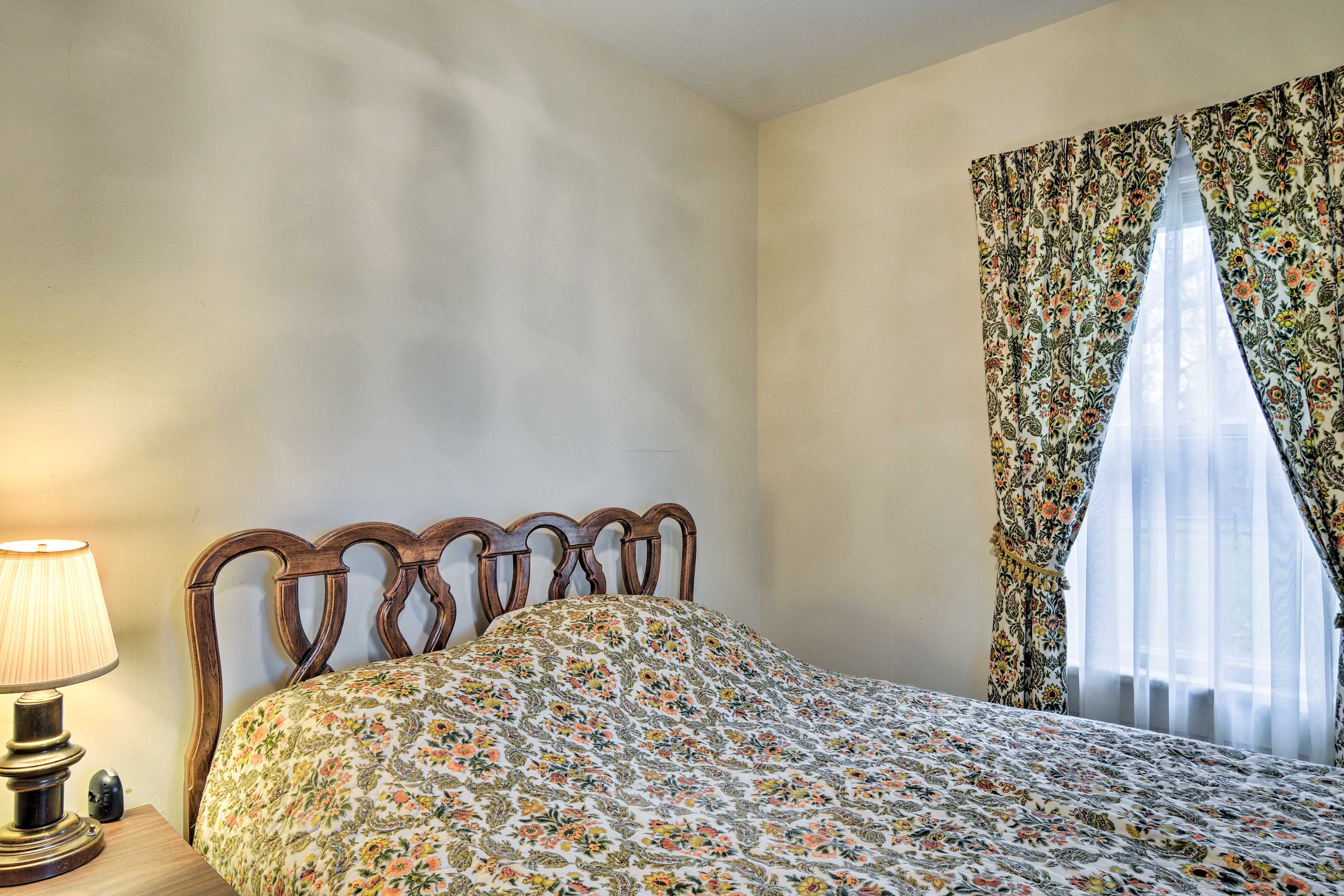 You're sure to sleep soundly in this flowery room.