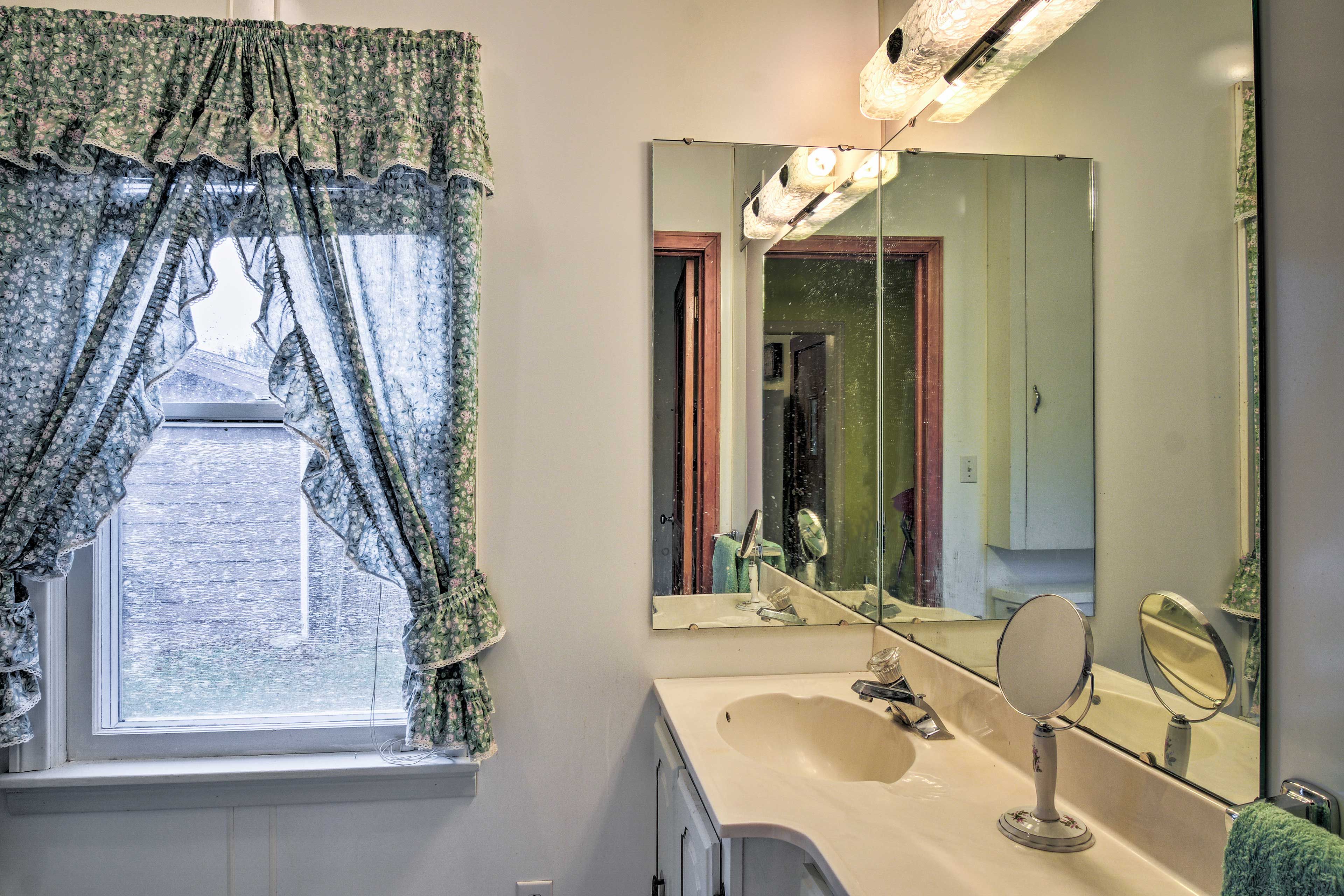 The home has 2 bathrooms.