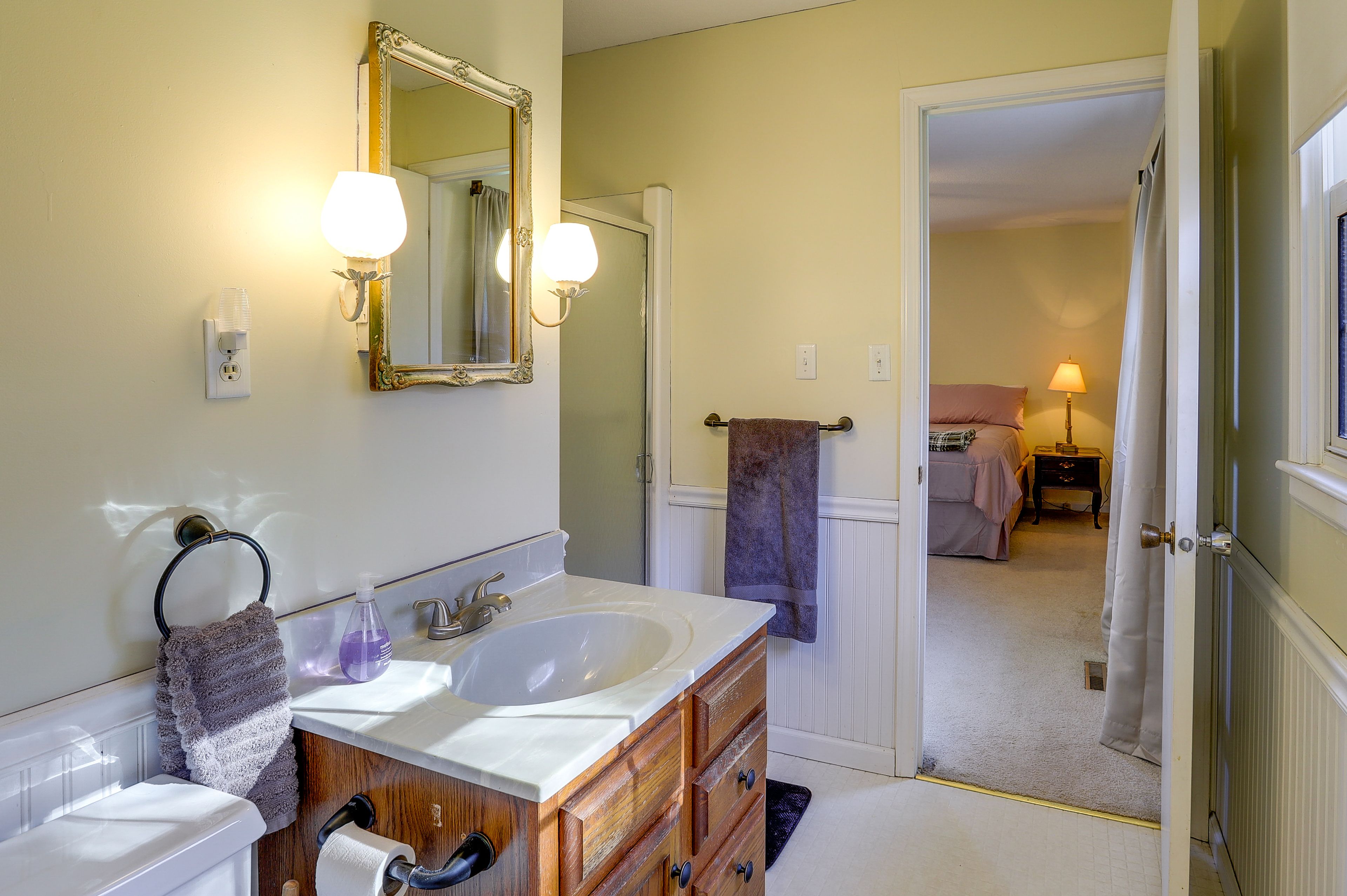 En-Suite Bathroom | Towels Provided