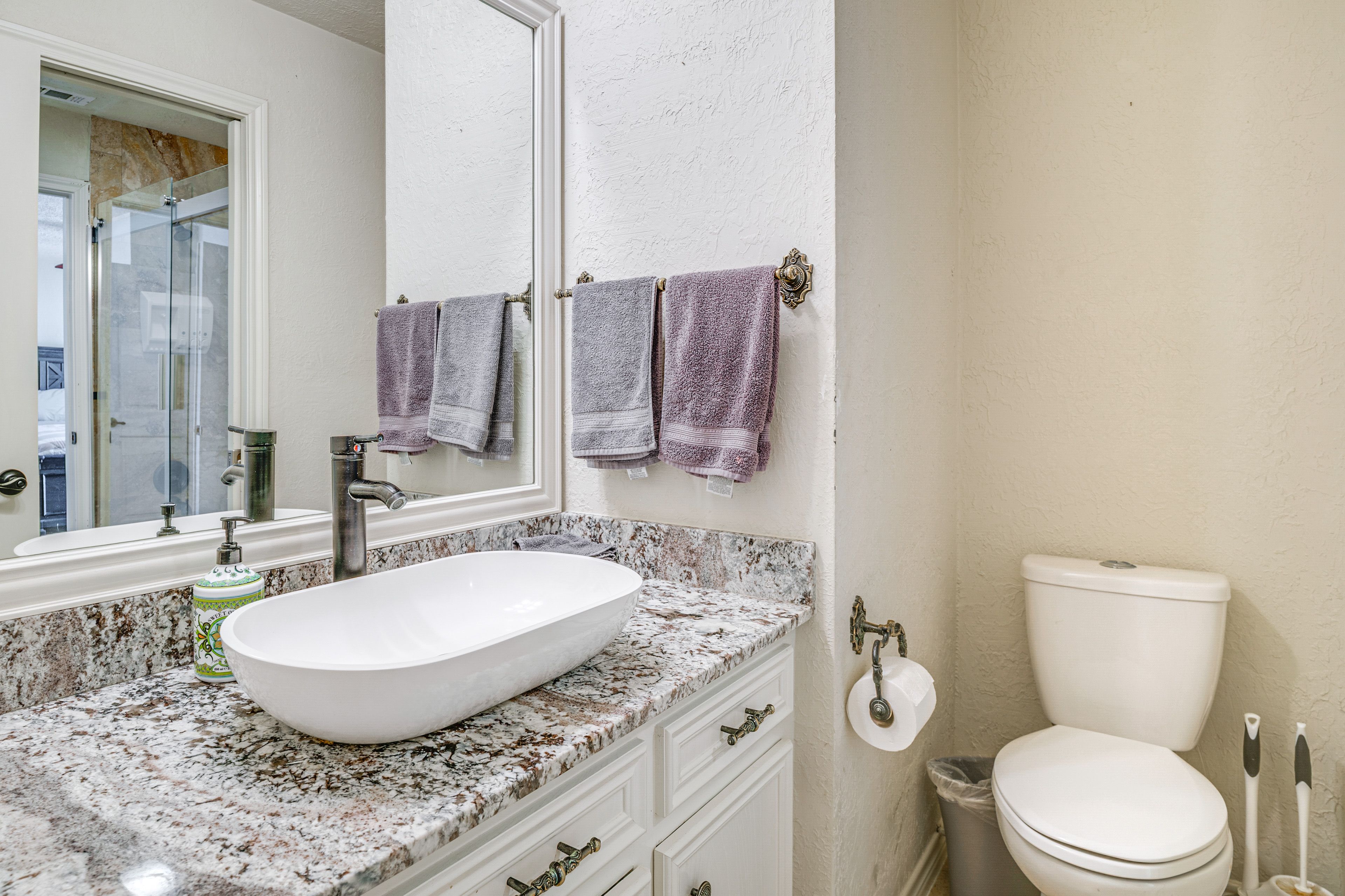 Full Bathroom | 2nd Floor