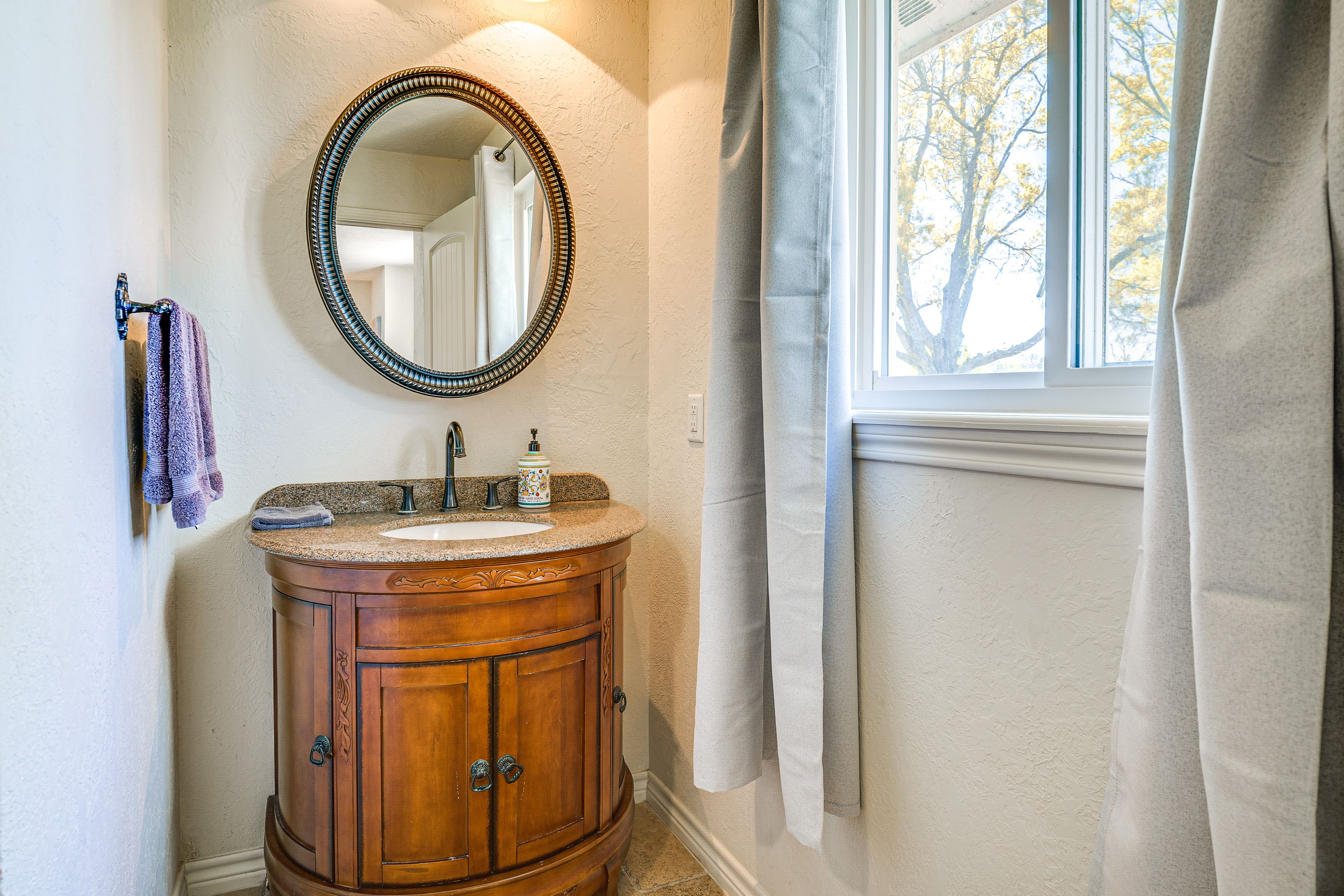 Full Bathroom | 1st Floor