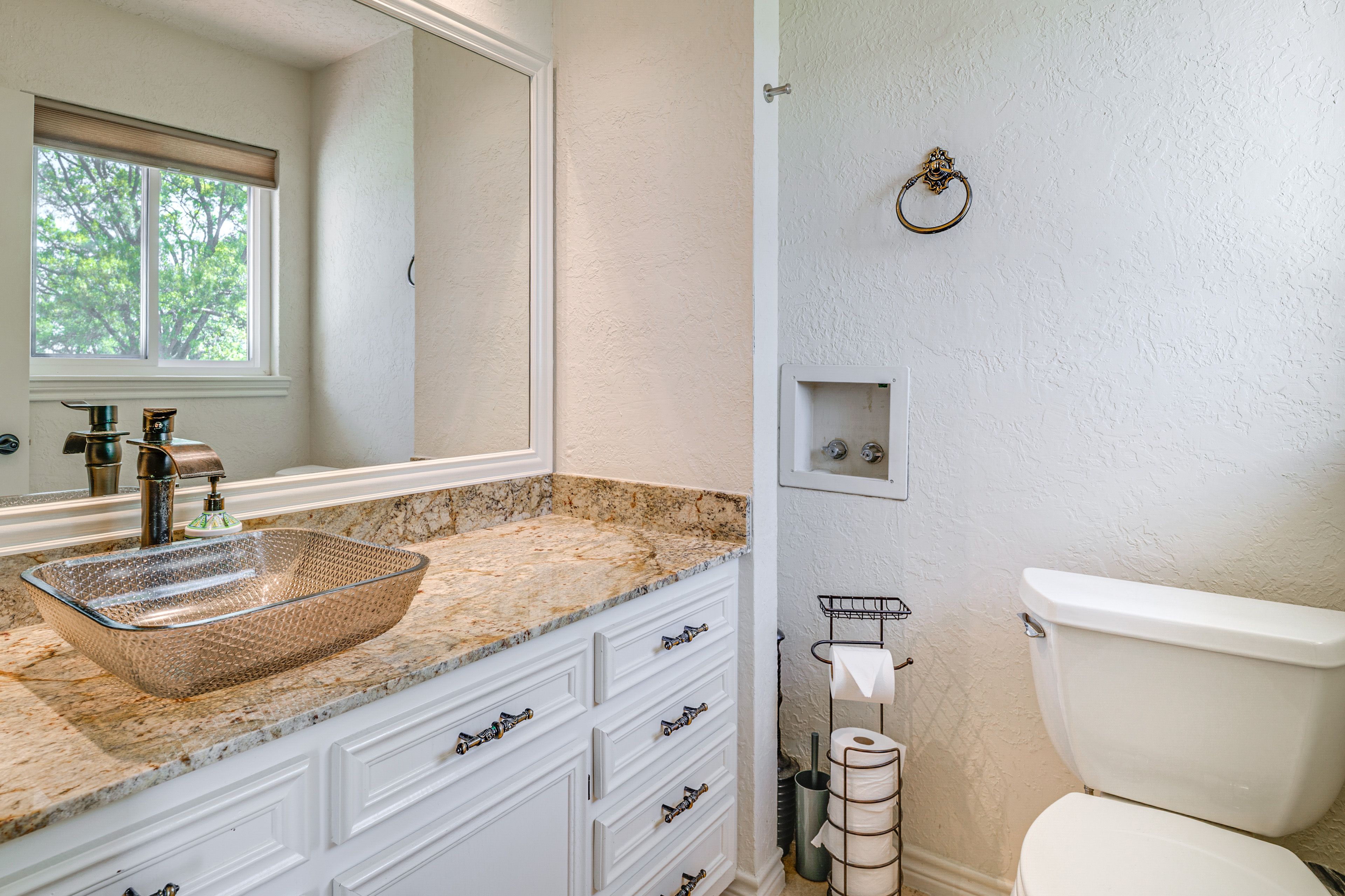 En-Suite Half Bathroom | 2nd Floor