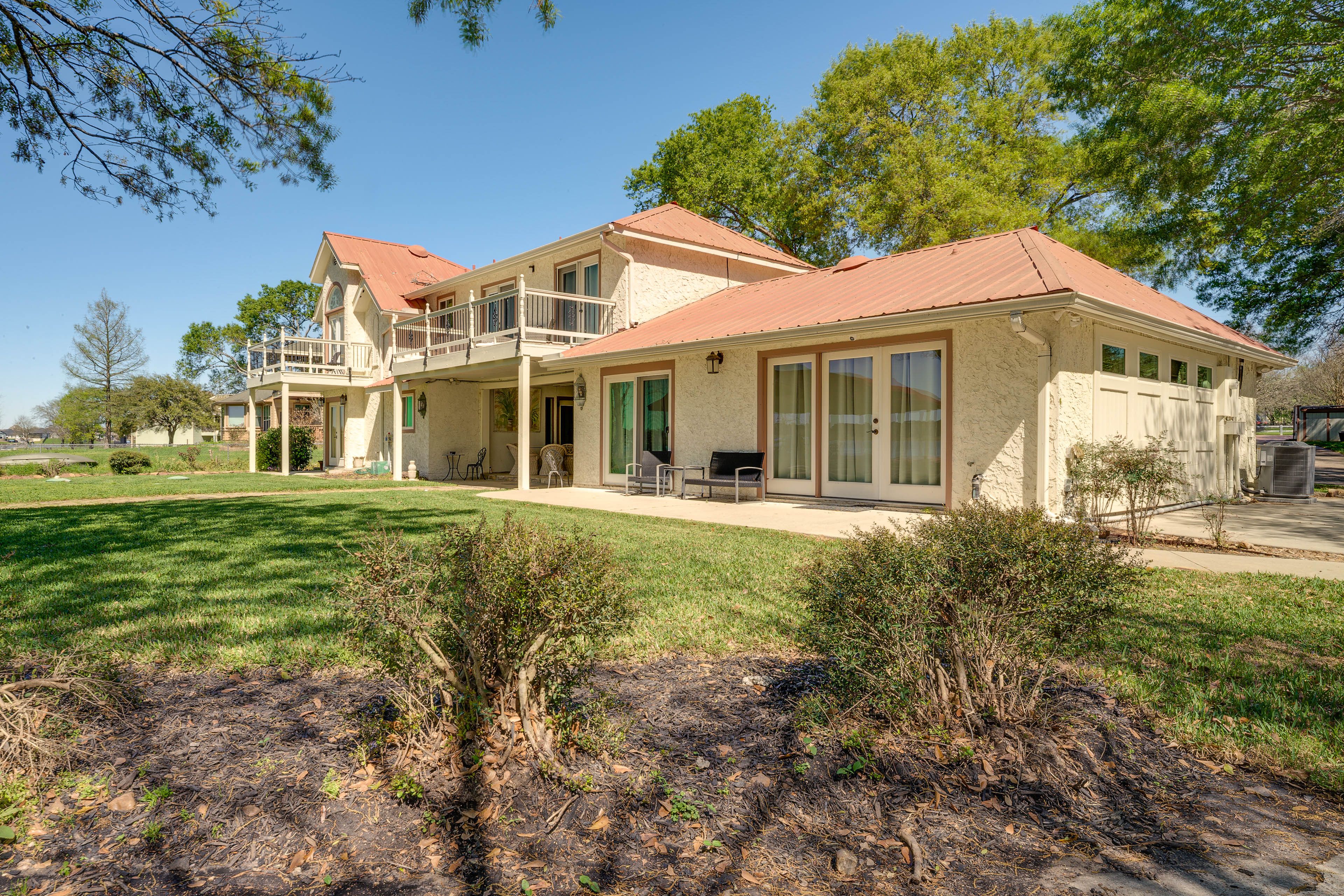 Parking | Carport (1 Vehicle) | Driveway (Ample Parking)