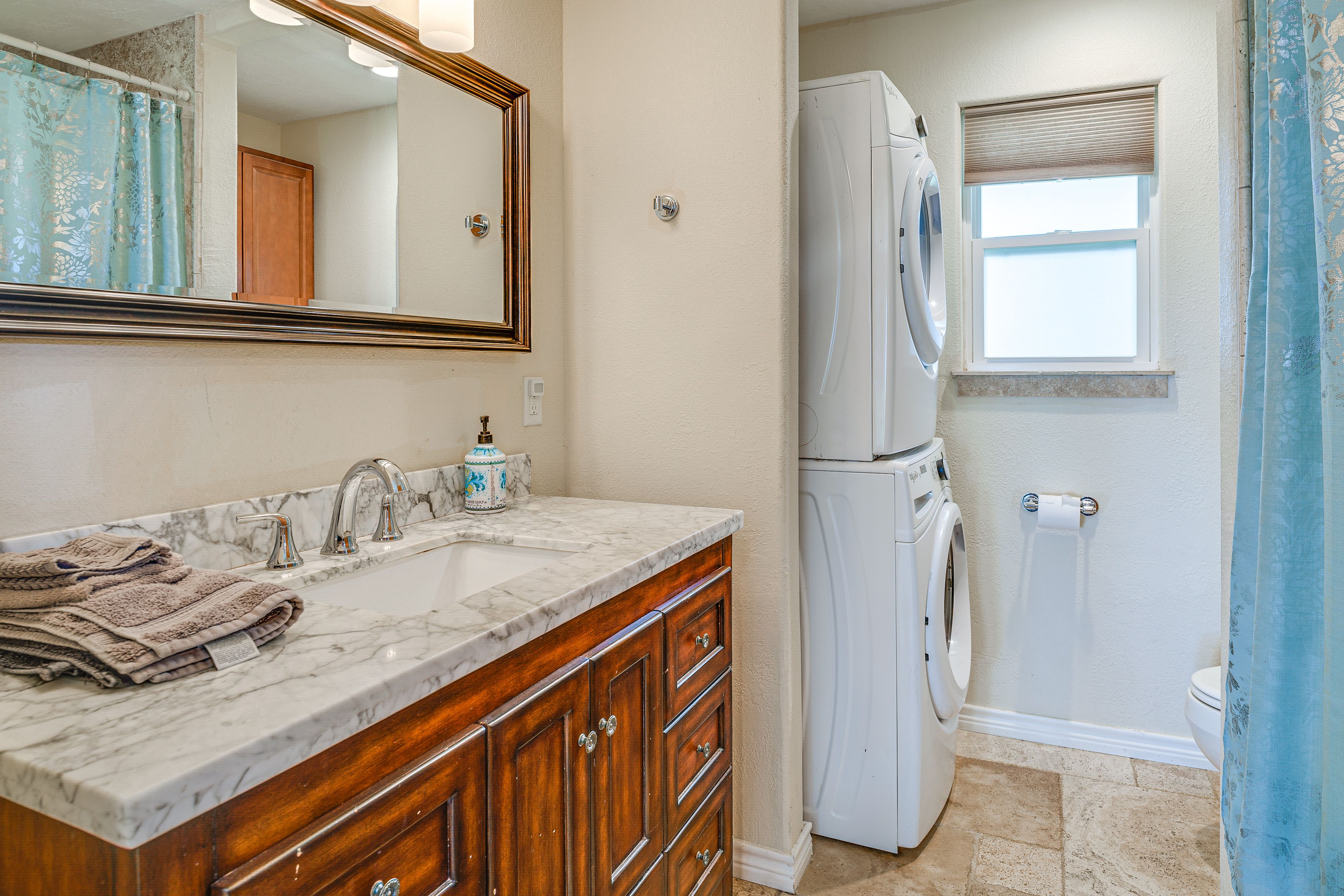 Full Bathroom | 1st Floor