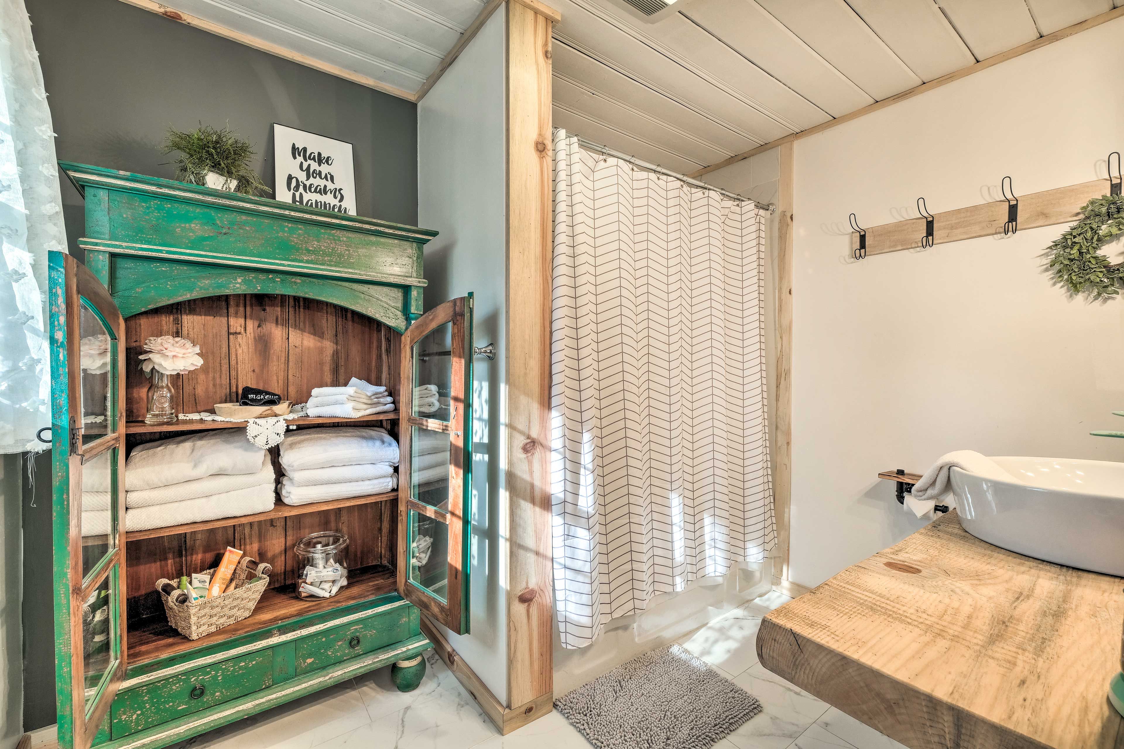 Bathroom 2 | Linens Provided | Towels Provided
