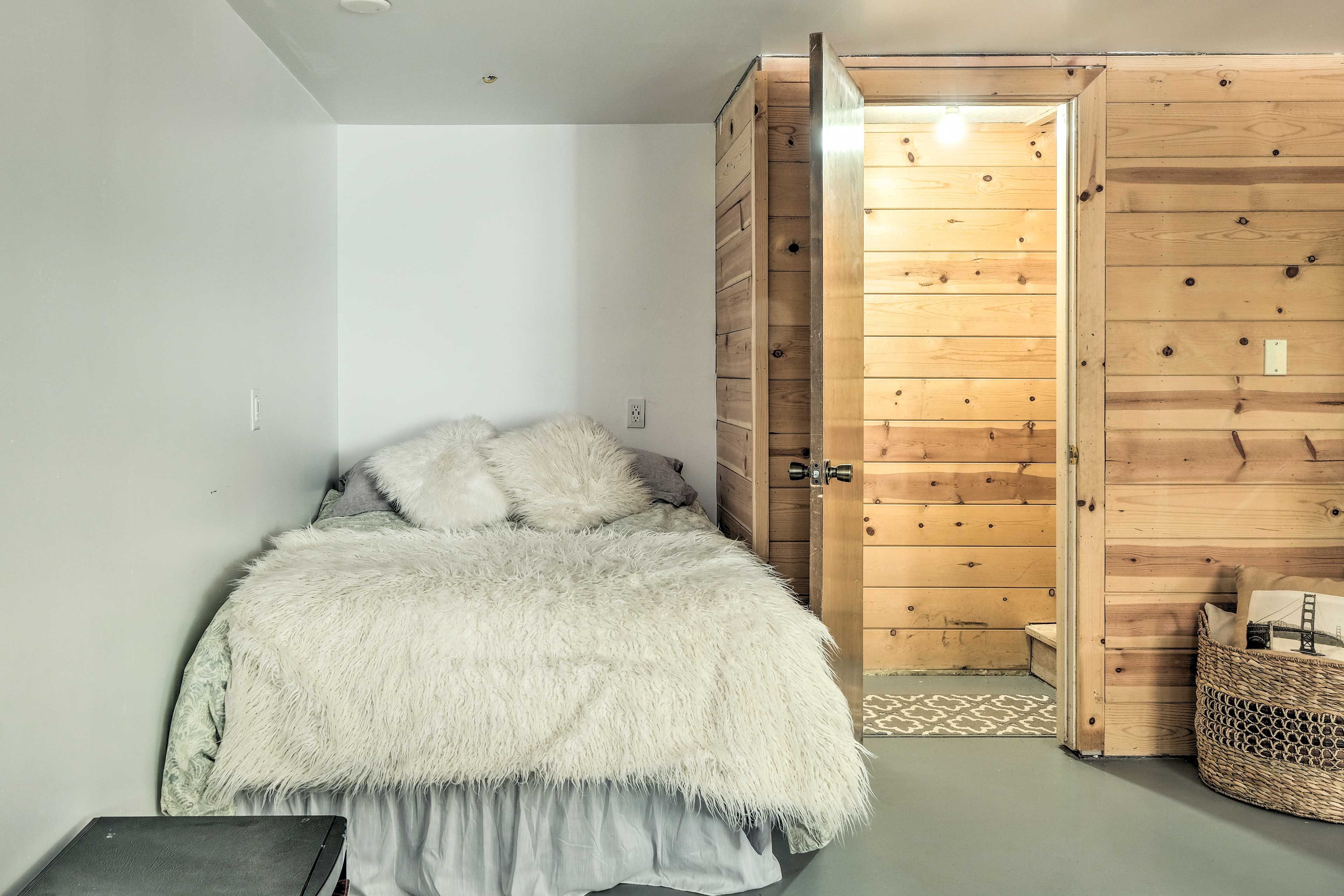 Downstairs Living Space | Full Bed