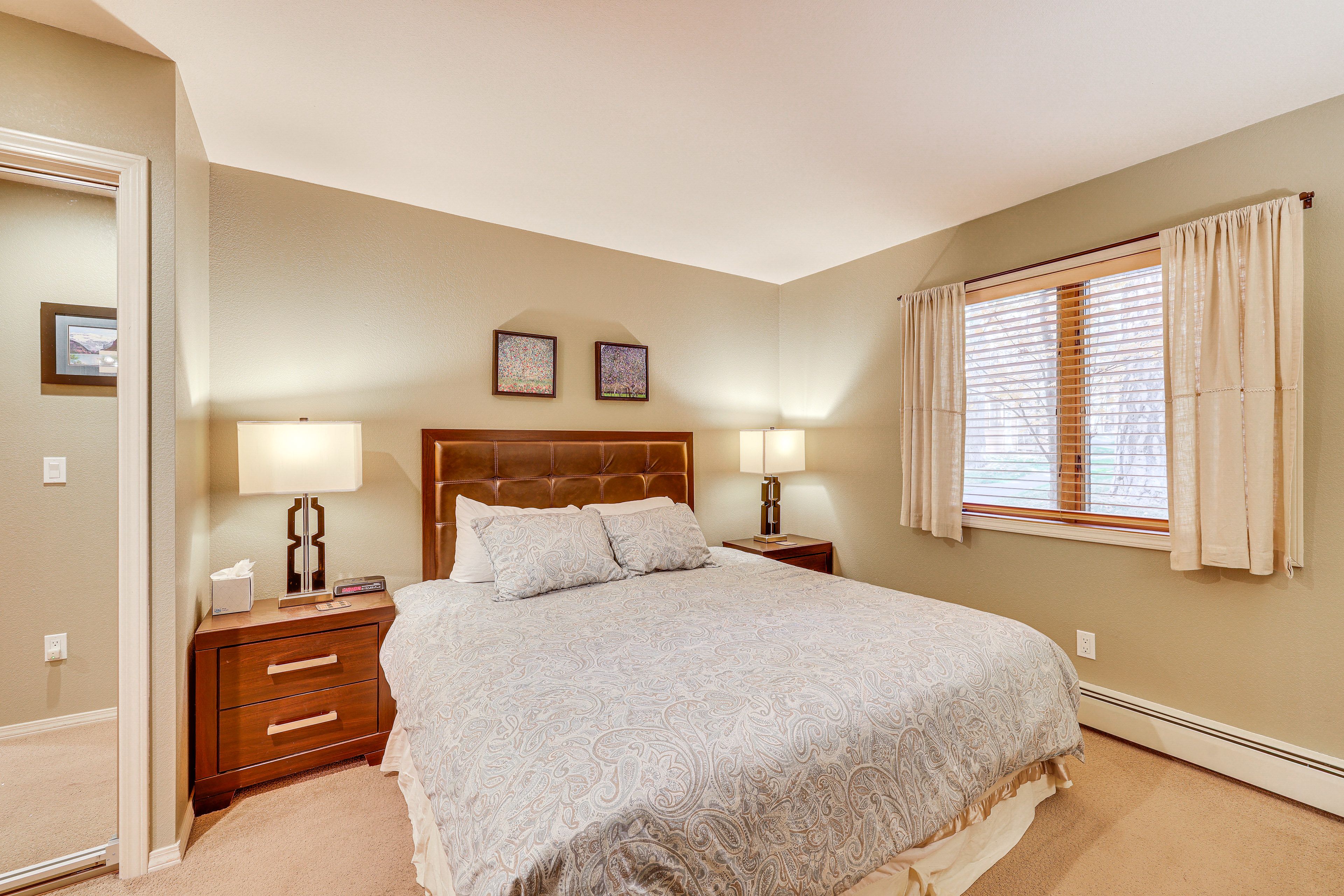 Bedroom 1 | King Bed