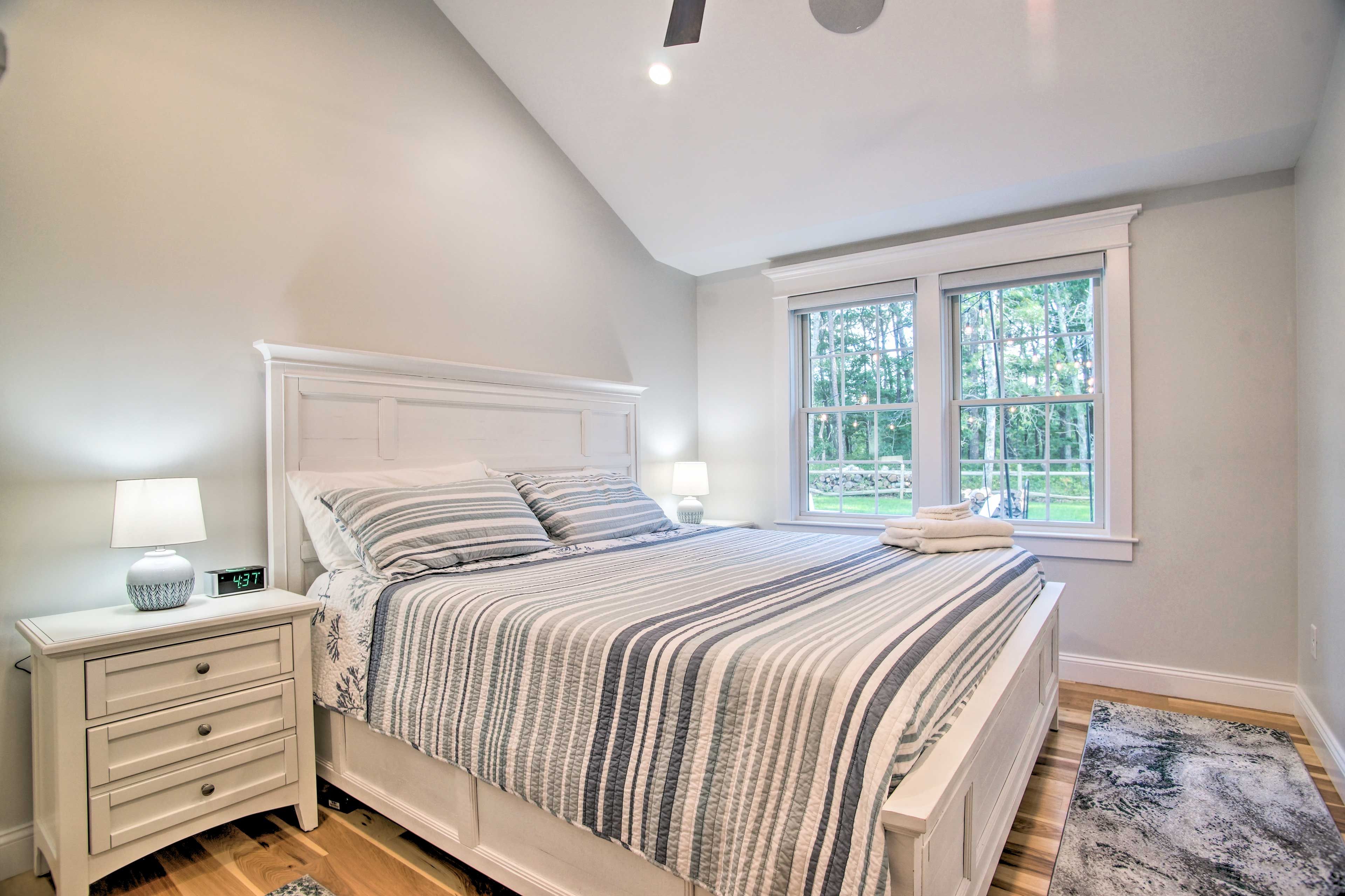 Bedroom 2 | Queen Bed
