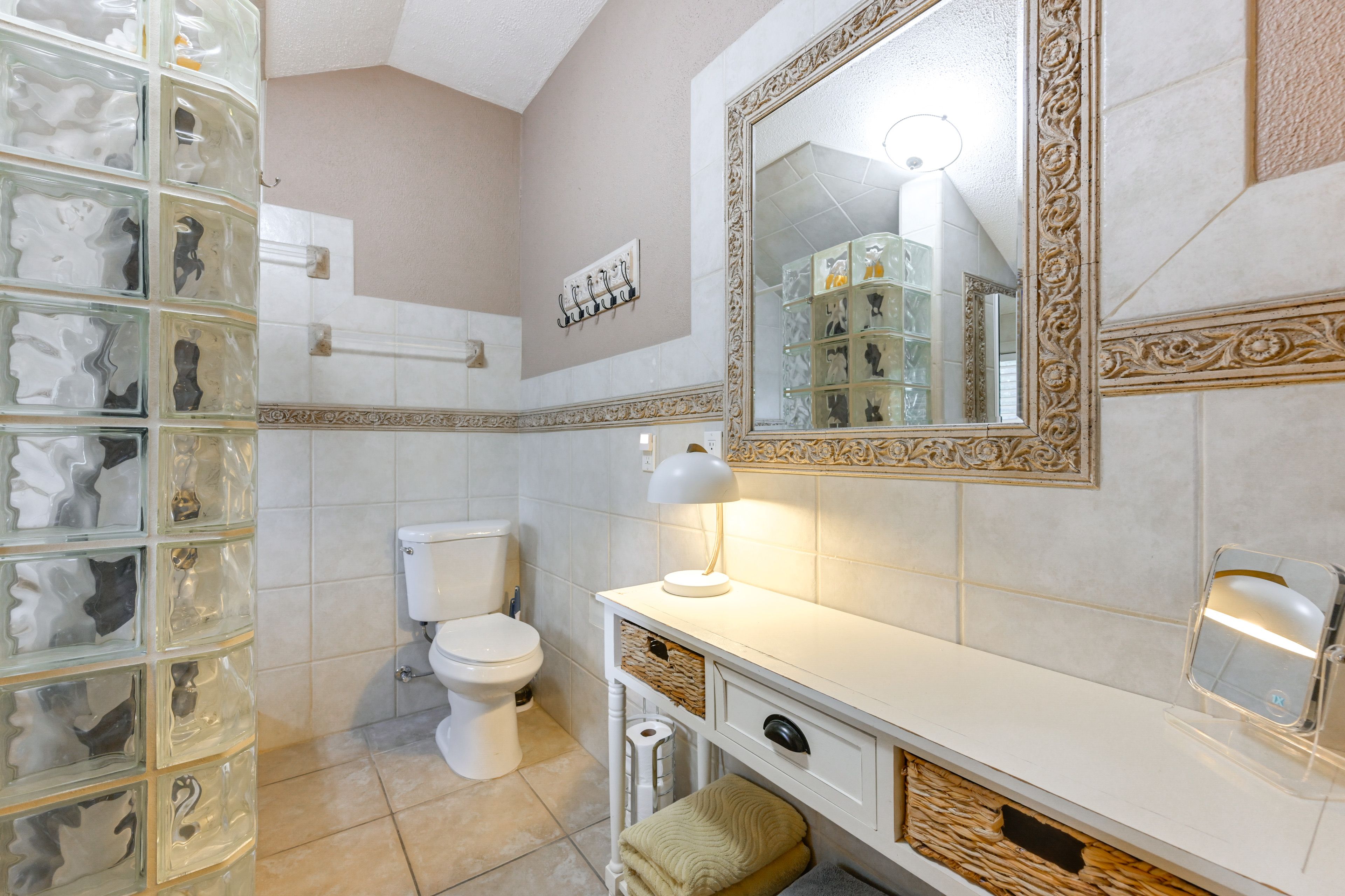 Full Bathroom | 2nd Floor