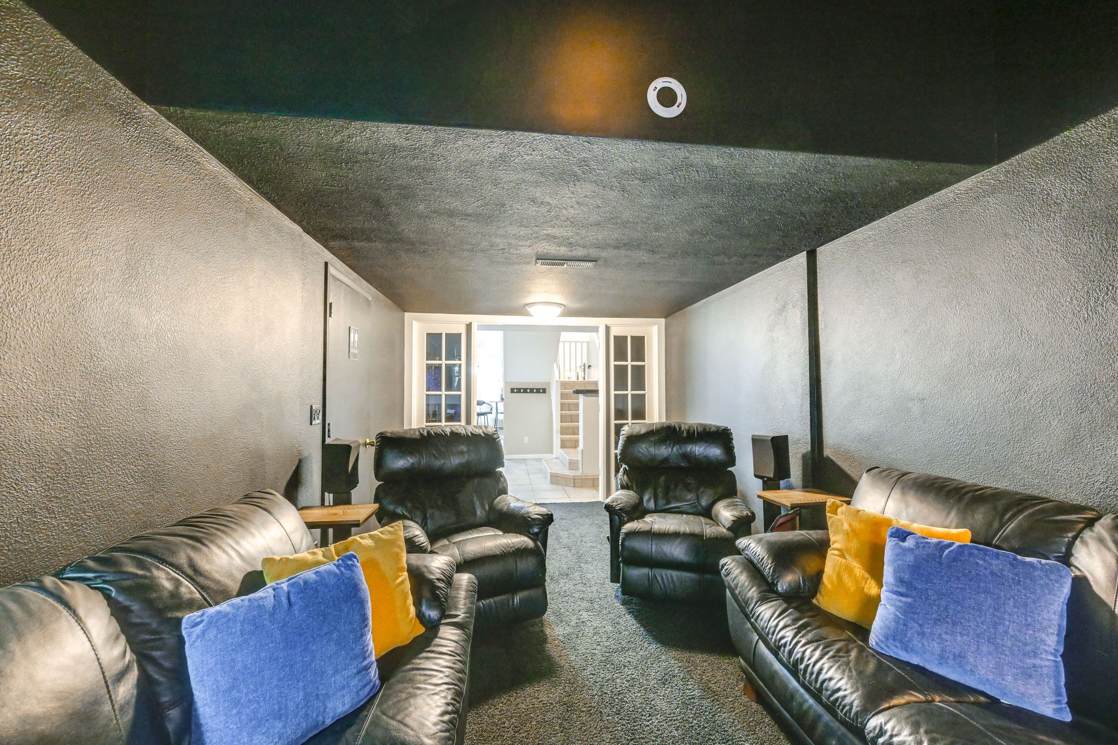 Entertainment Room | 1st Floor