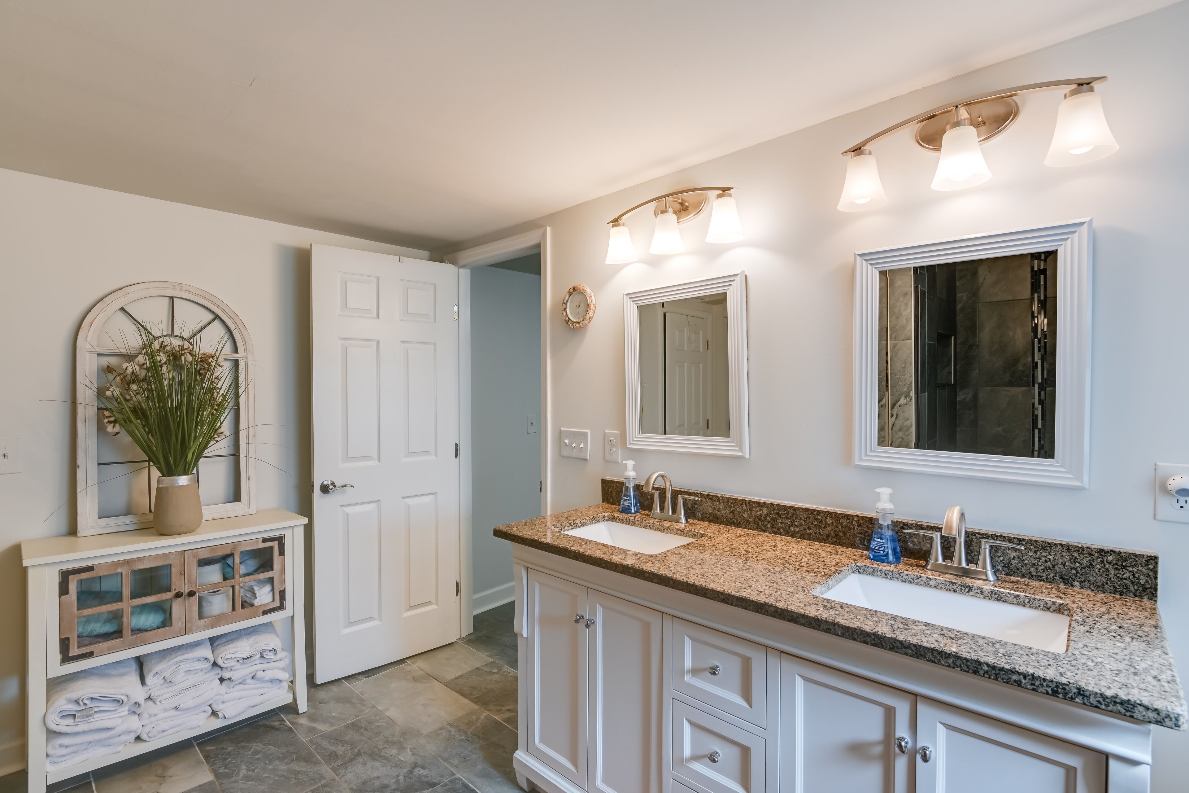 Bathroom | Complimentary Toiletries | Towels Provided