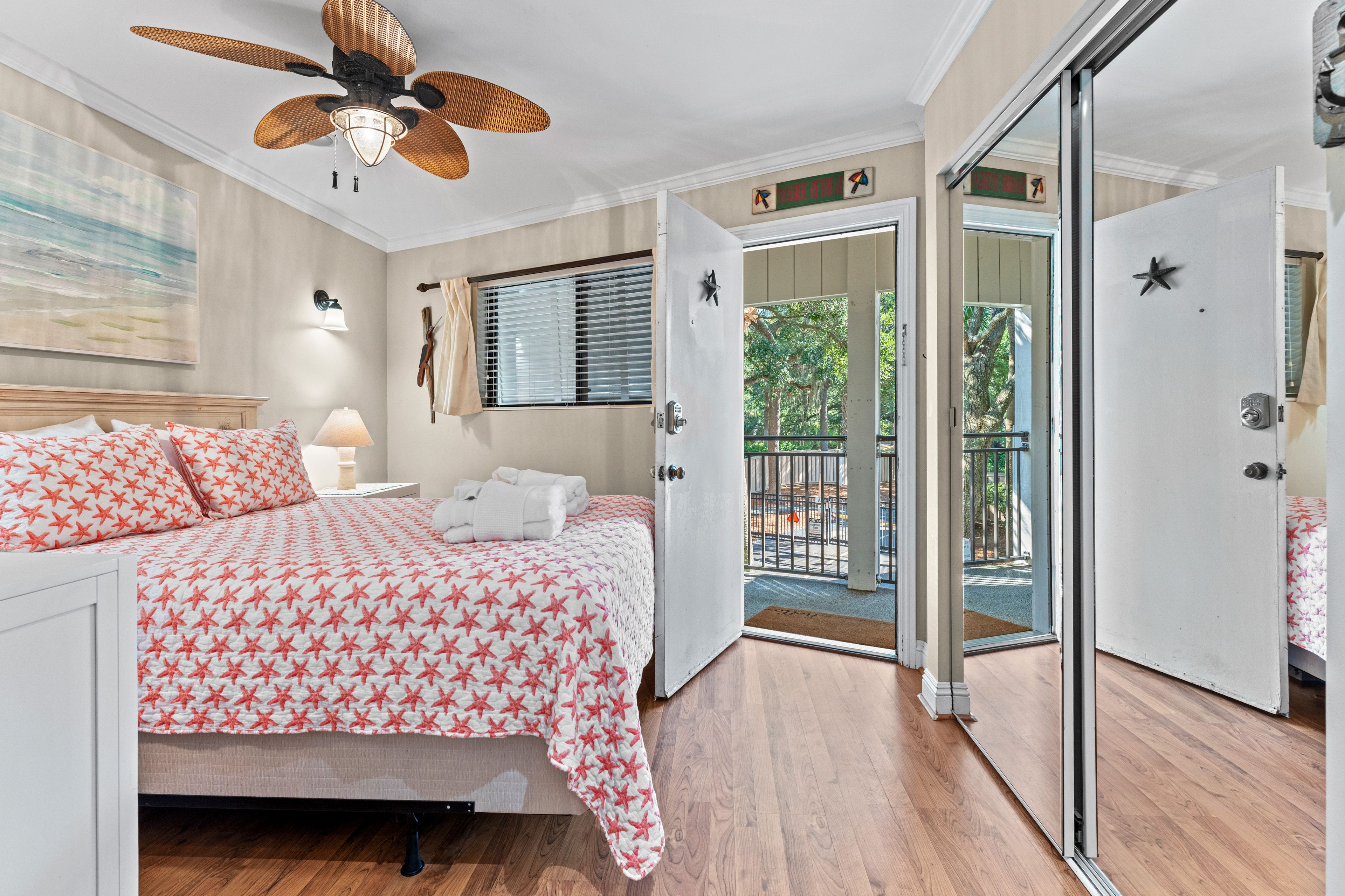 Studio | Queen Bed | Linens Provided