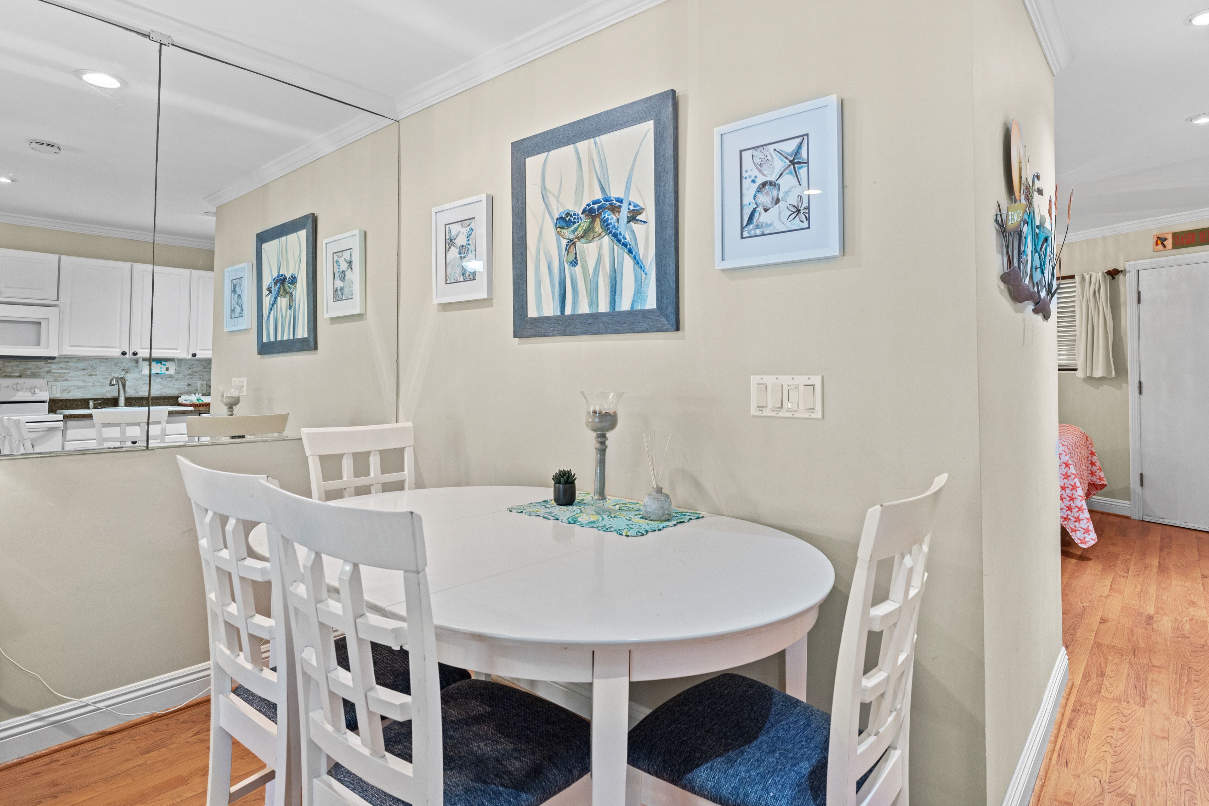 Dining Area | Dishware/Flatware Provided
