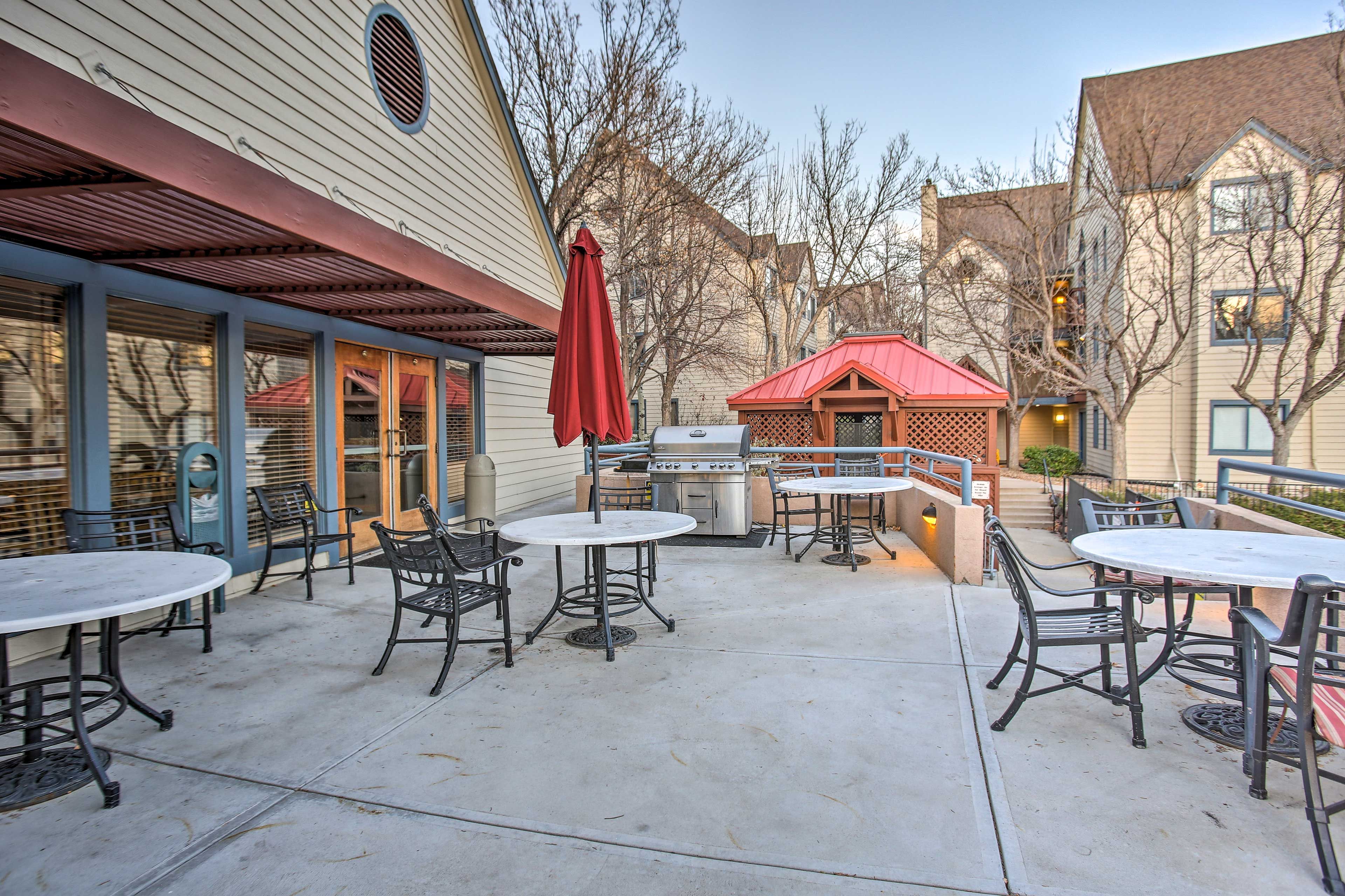 Community Amenities | Deck