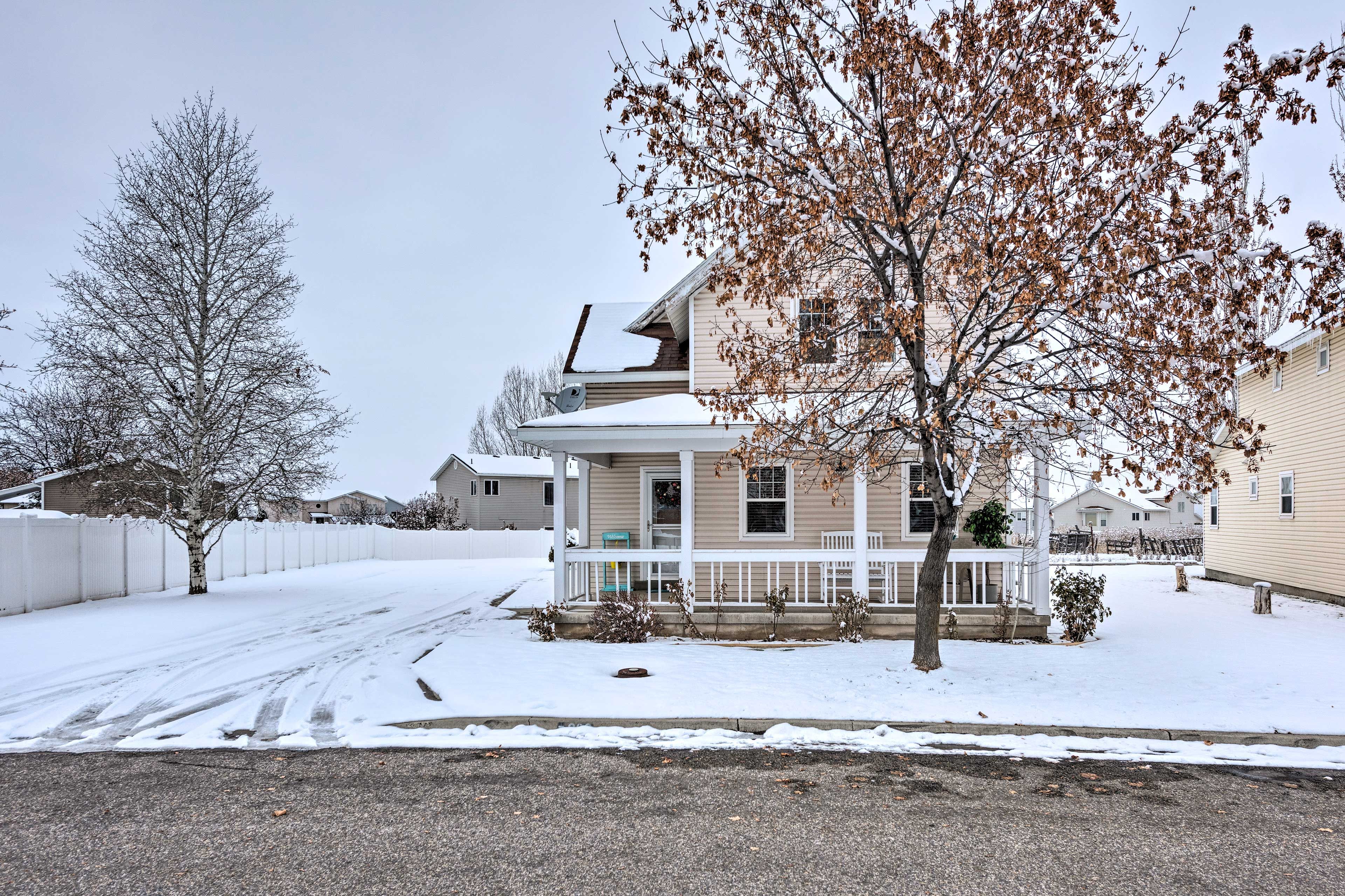 Home Exterior | Steps to Enter | 2 Exterior Security Cameras (Facing Out)