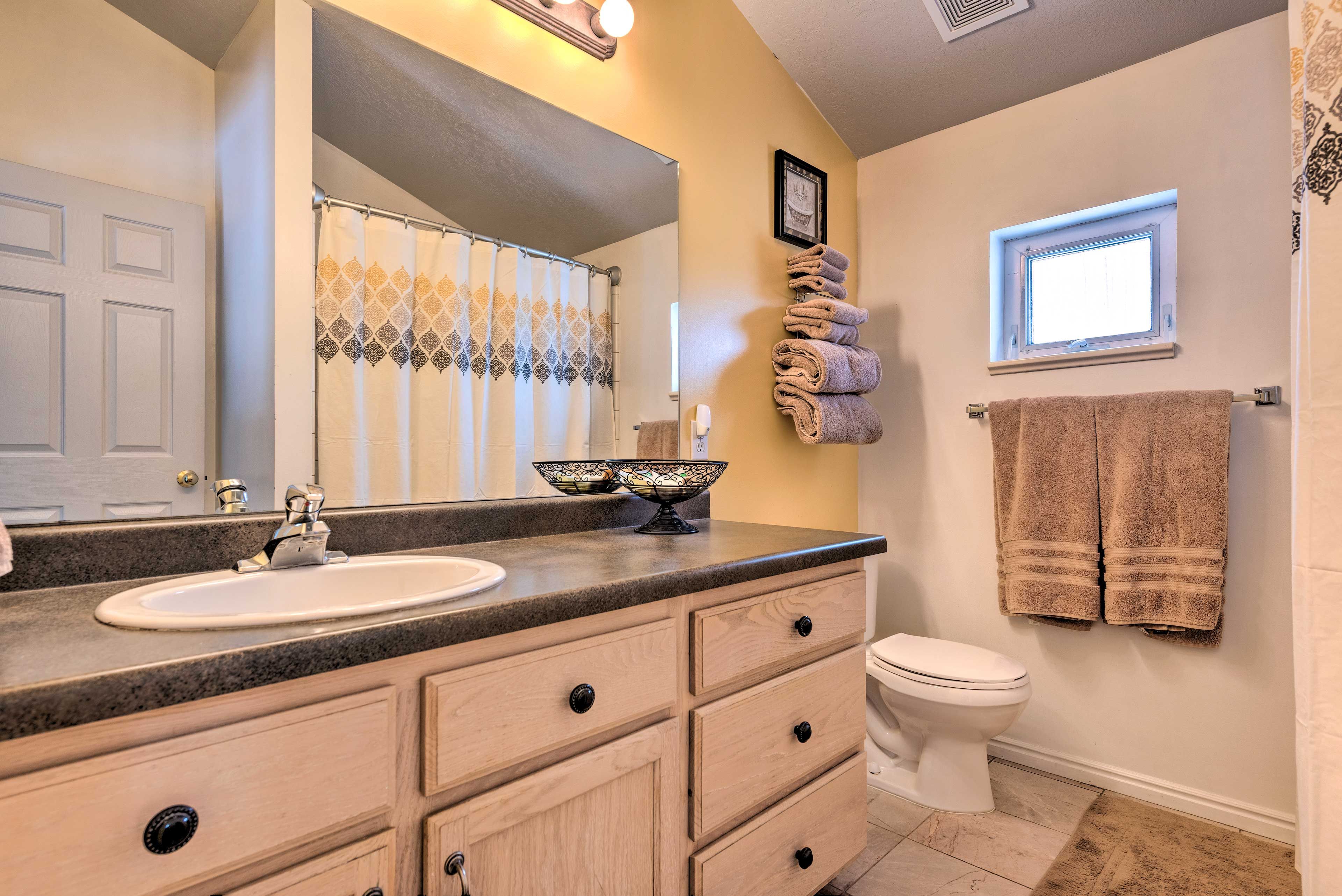 Full Bathroom | 2nd Floor