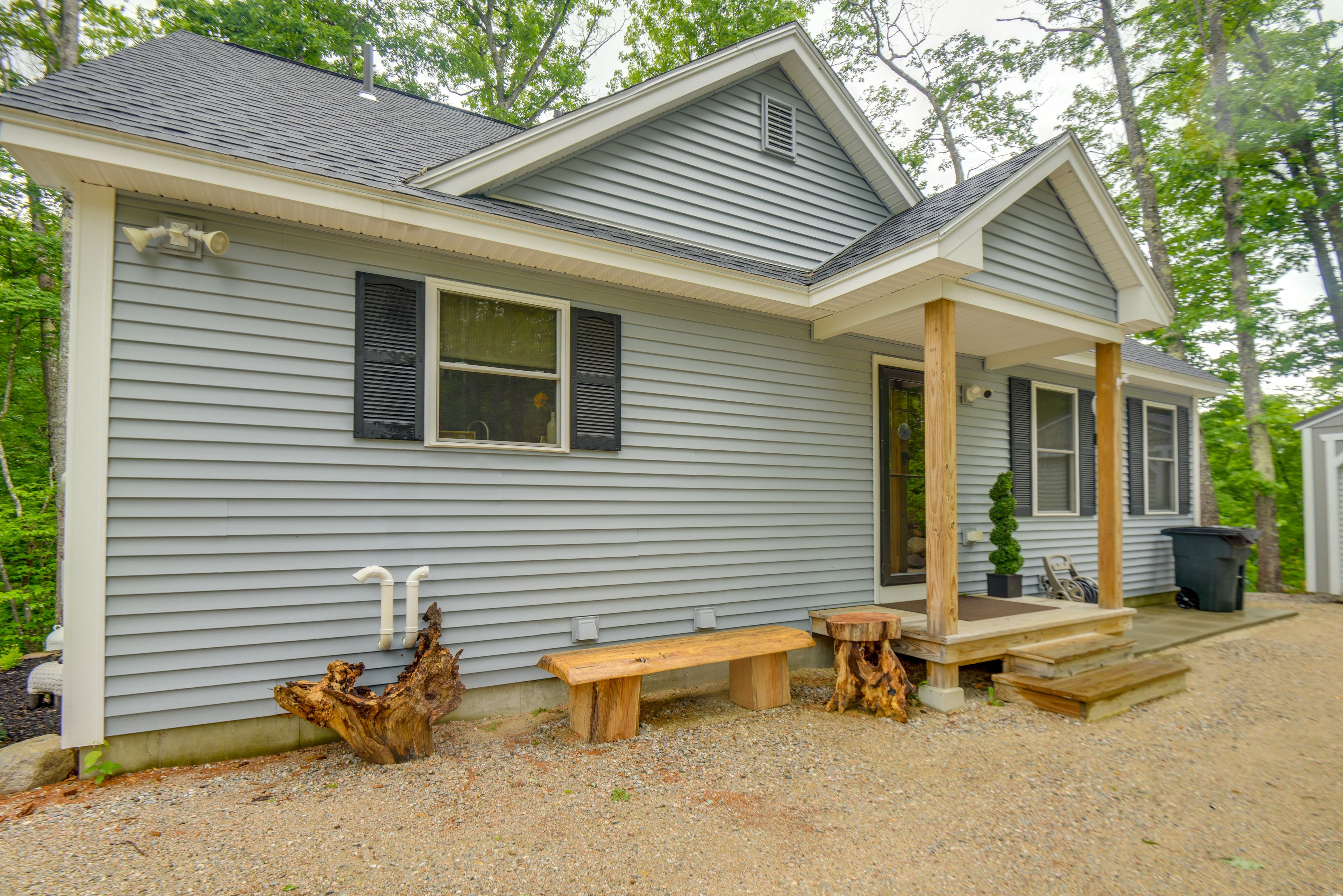 Home Exterior | 3 Steps Required | Driveway Parking (3 Vehicles)
