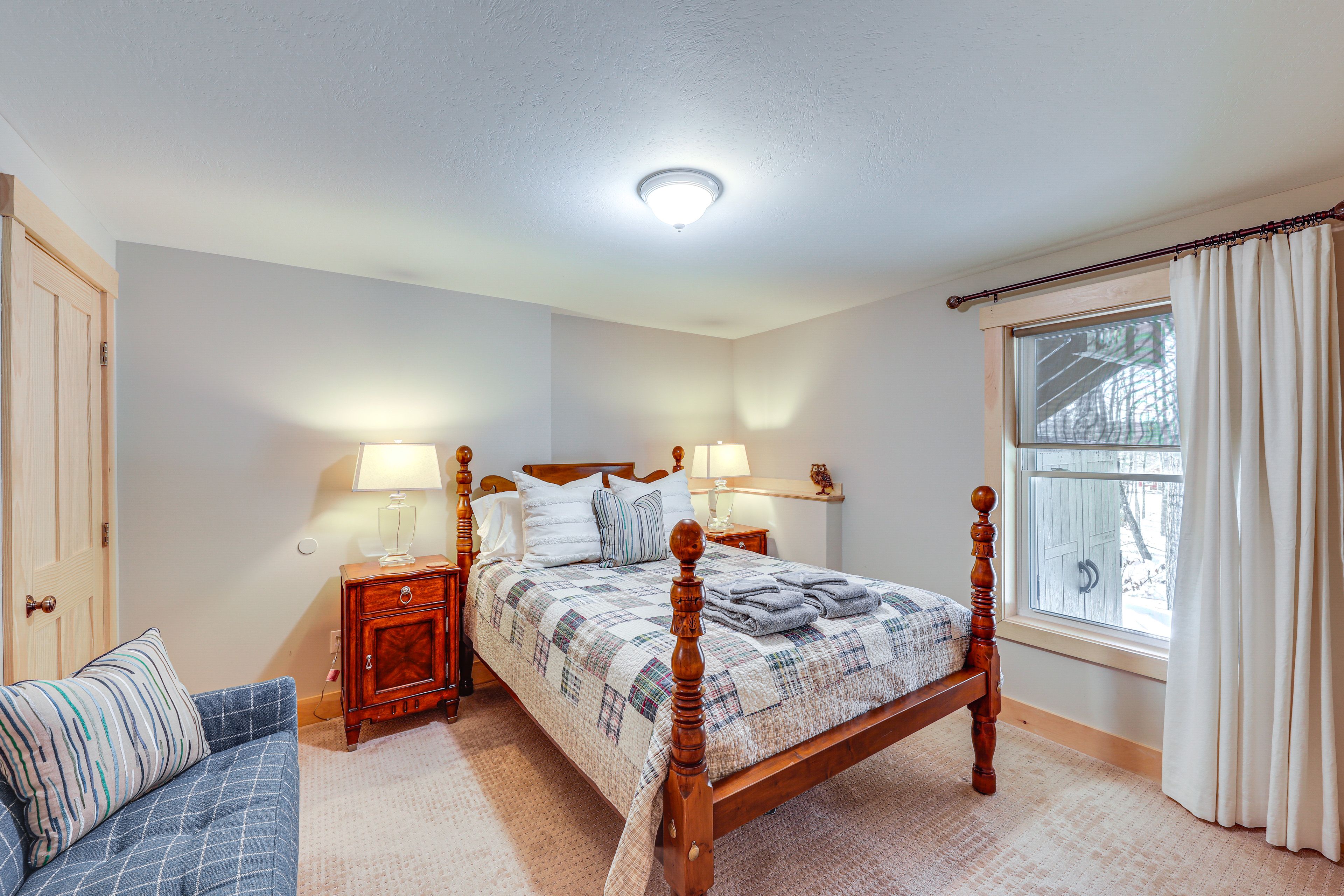 Bedroom 2 | Queen Bed