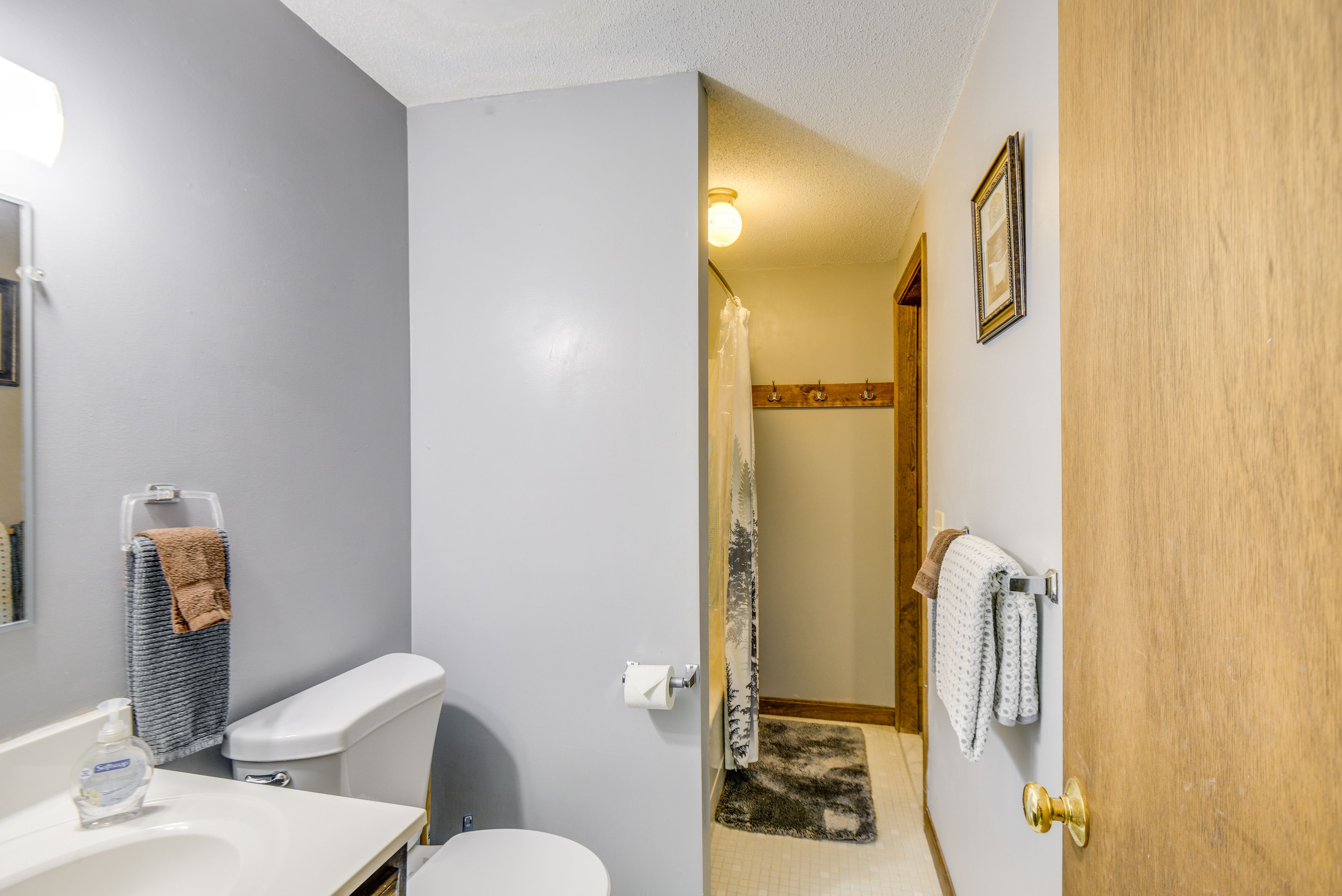 Full Bathroom | Linens & Towels