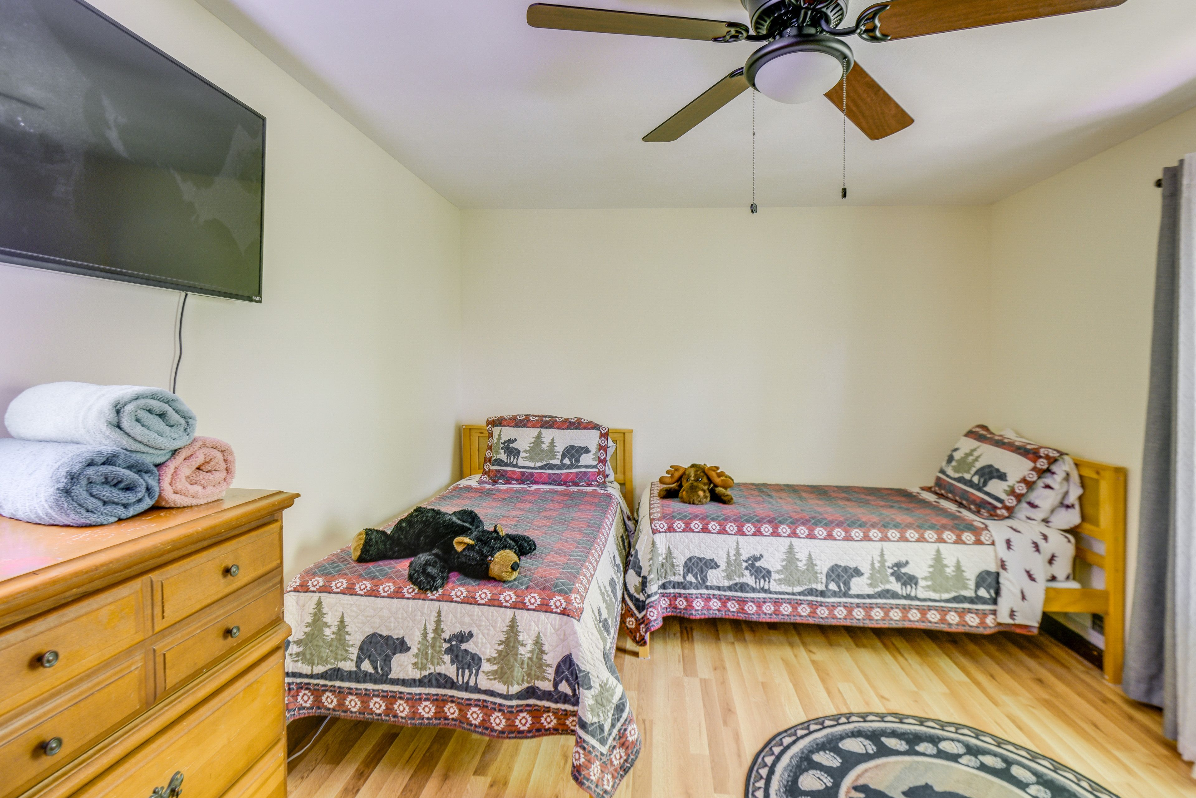 Bedroom 2 | Full Bed | 2 Twin Beds