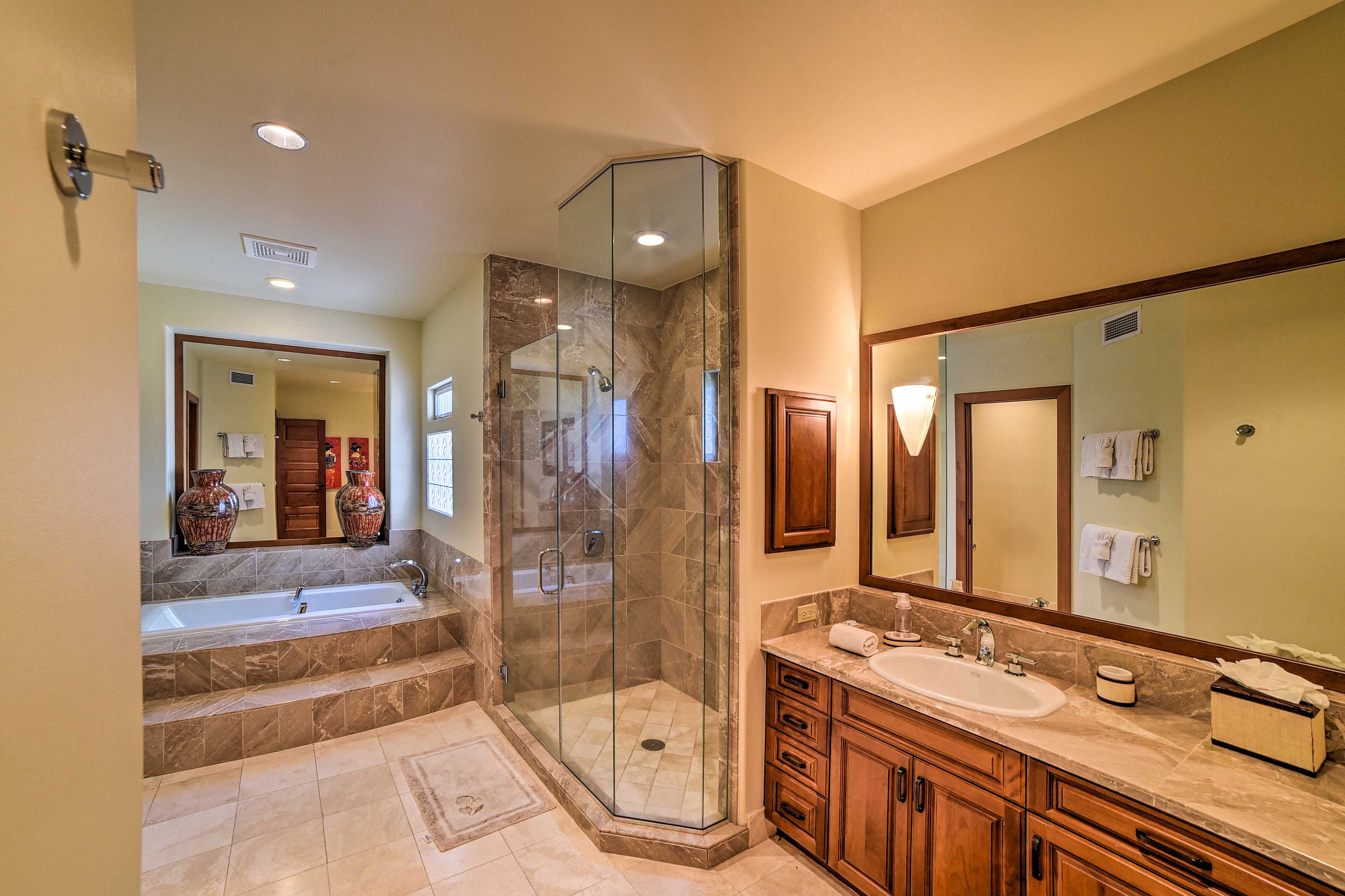 Full Bathroom | Complimentary Toiletries | Hair Dryer