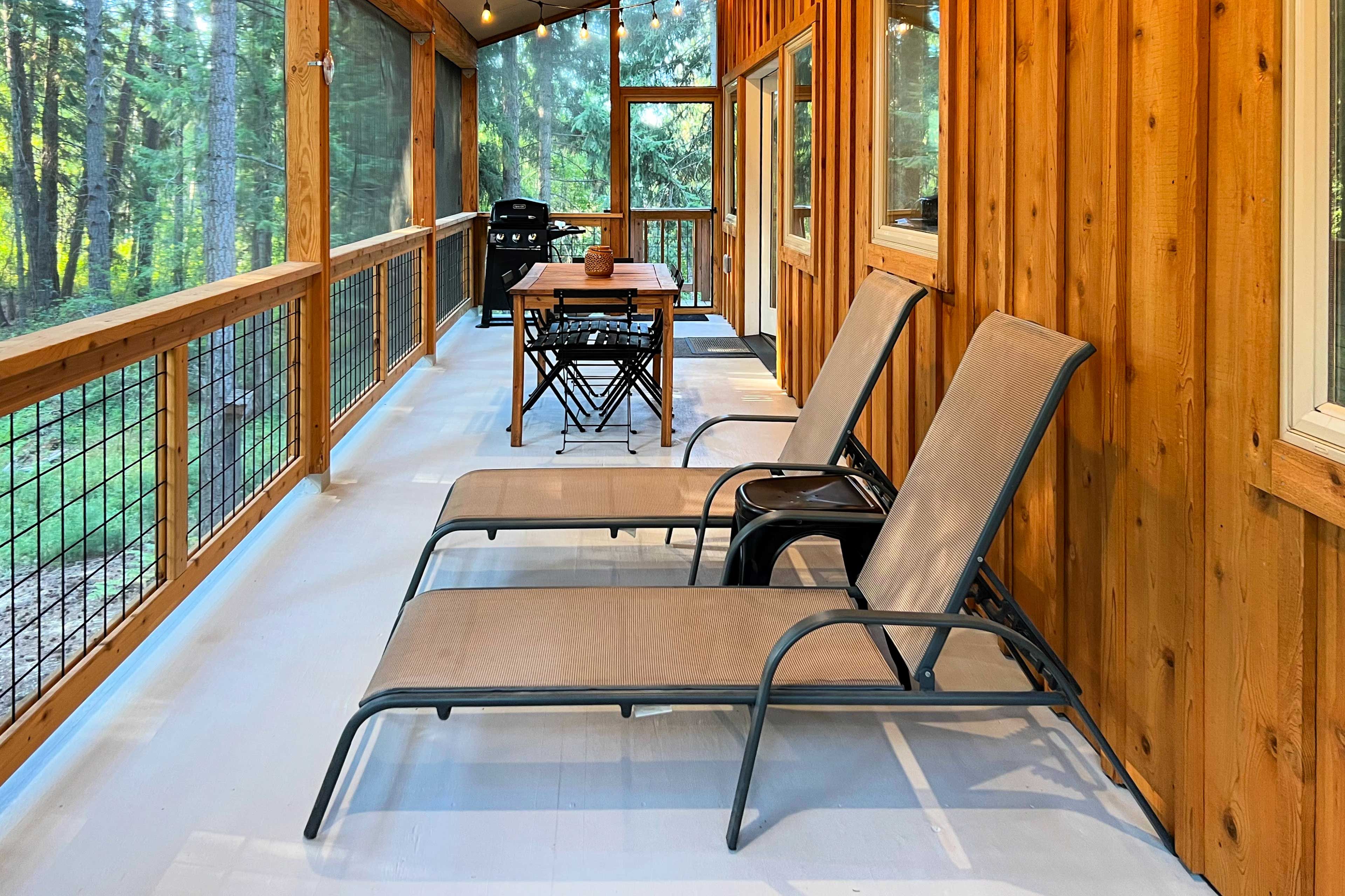 Porch w/ Gas Grill