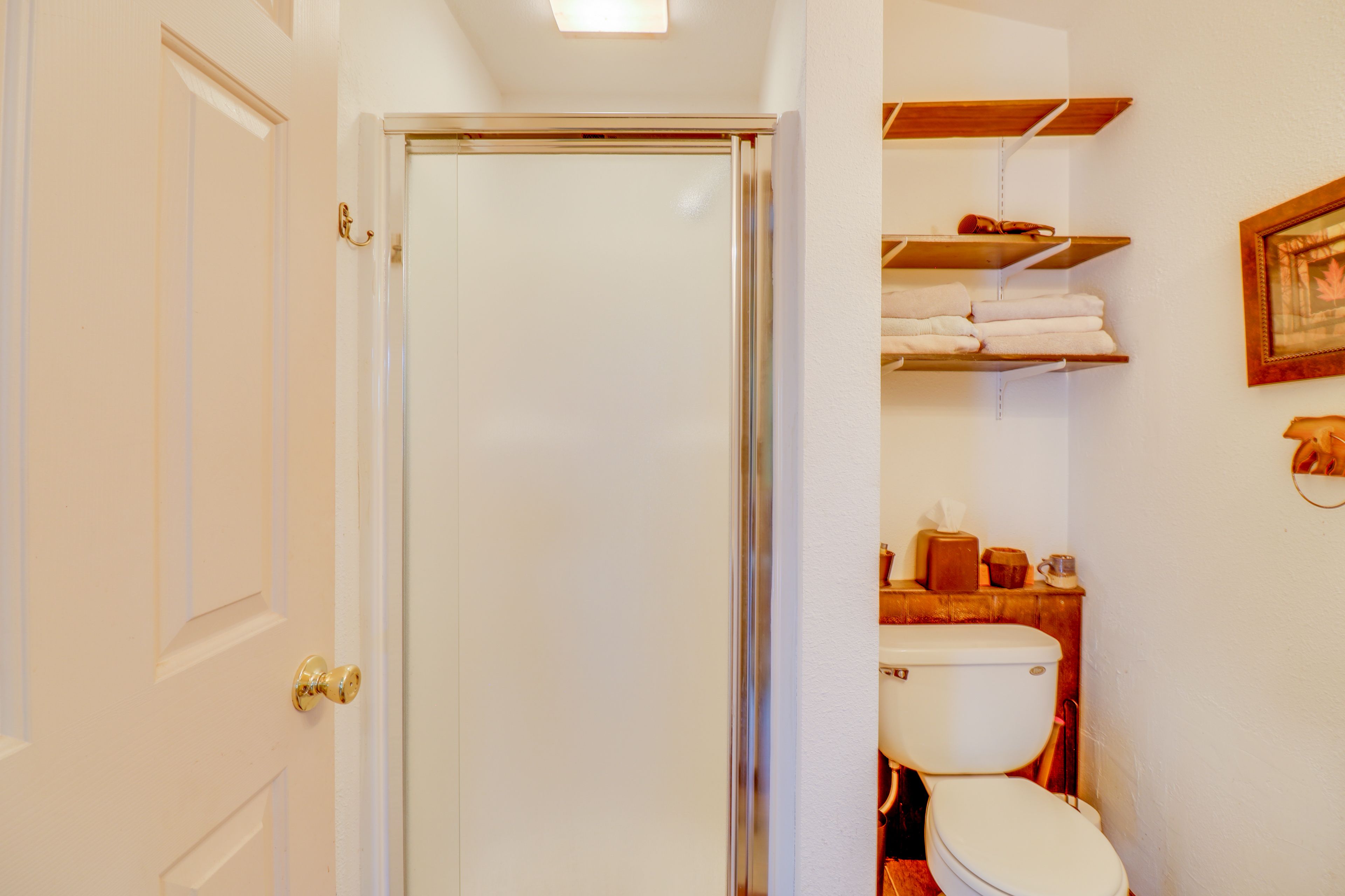 Full Bathroom | Towels Provided