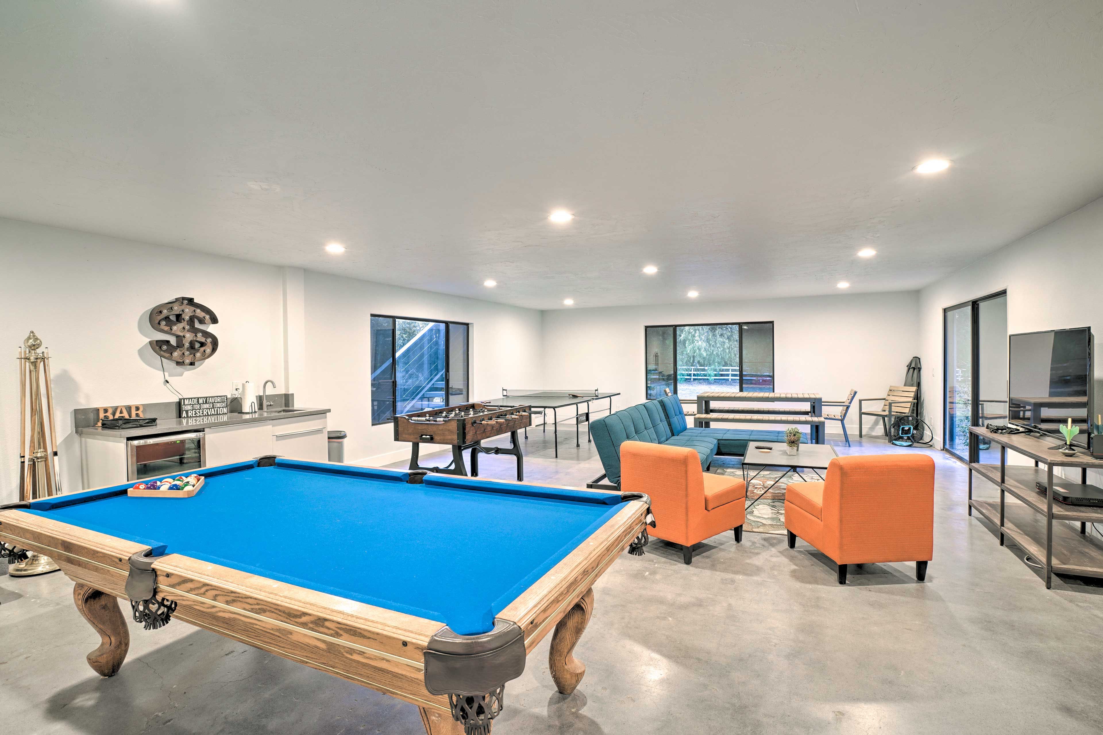 Cabana | Twin Sleeper Sofa | Game Room | Living Area | Dining Area | 1st Floor