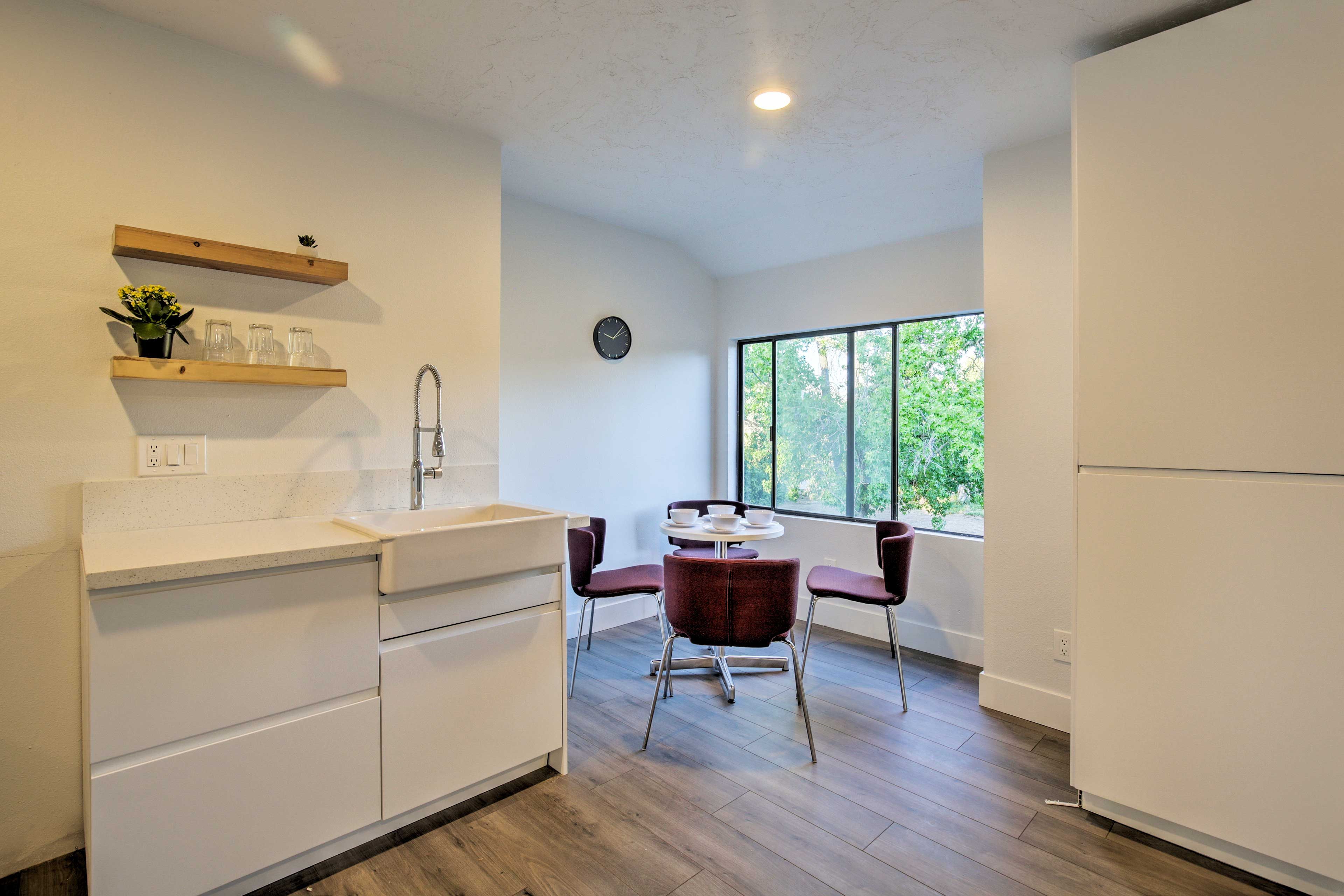 Casita | Dining Area | Wet Bar | Steep Stairs Required to Access | 2nd Floor